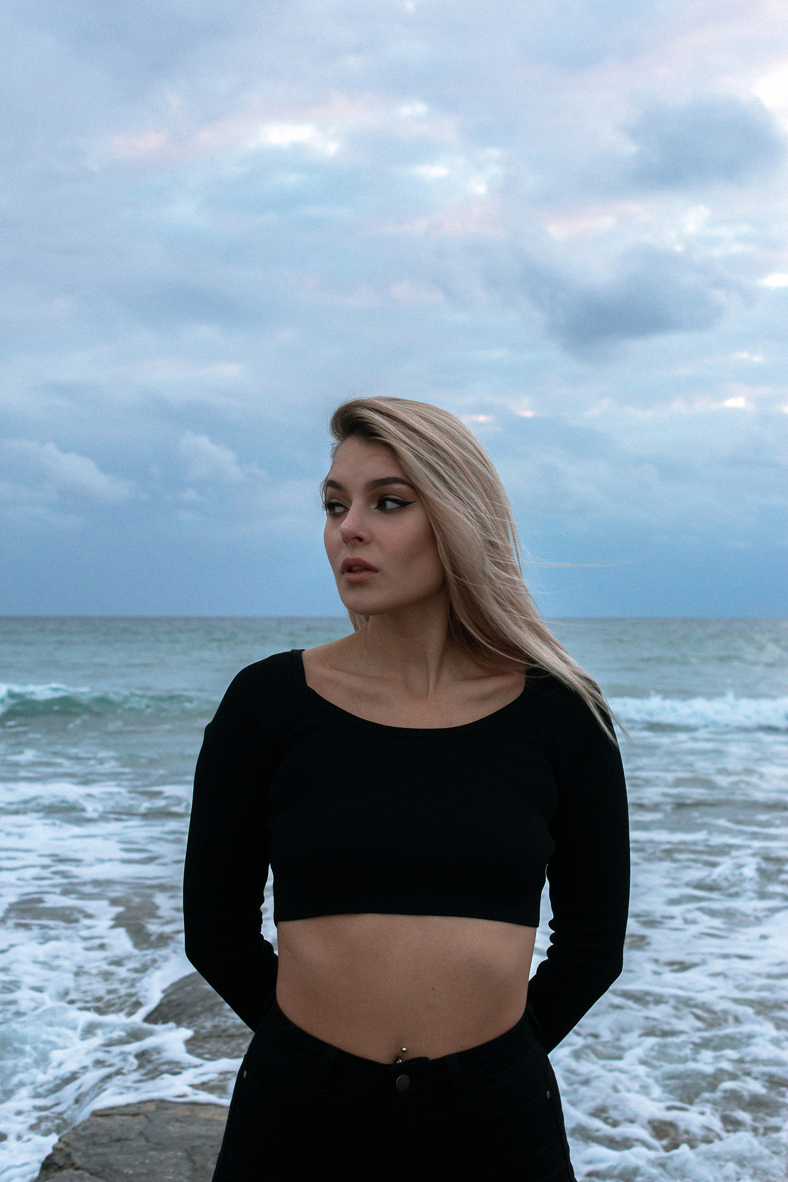 Soft Morning Light. Emotional Seaside Portraits. Kristina Kozheltsova- Soulful Portrait&Lifestyle&Love Story Photographer in Leipzig, Germany