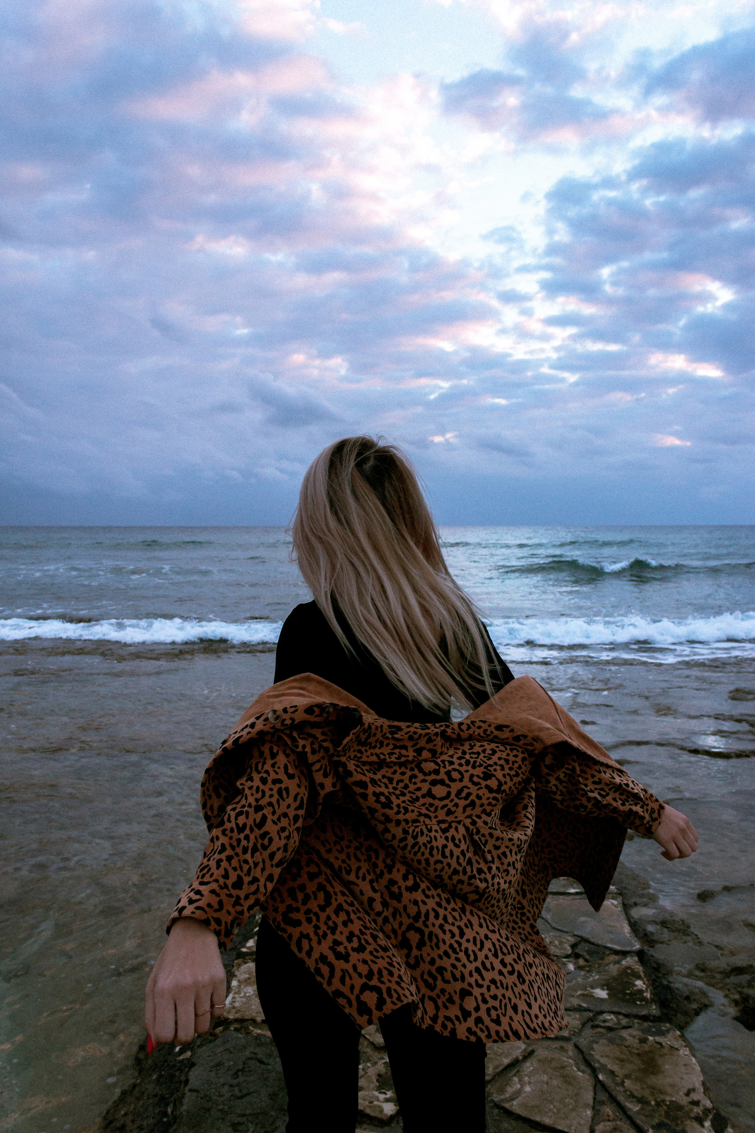 Soft Morning Light. Emotional Seaside Portraits. Kristina Kozheltsova- Soulful Portrait&Lifestyle&Love Story Photographer in Leipzig, Germany