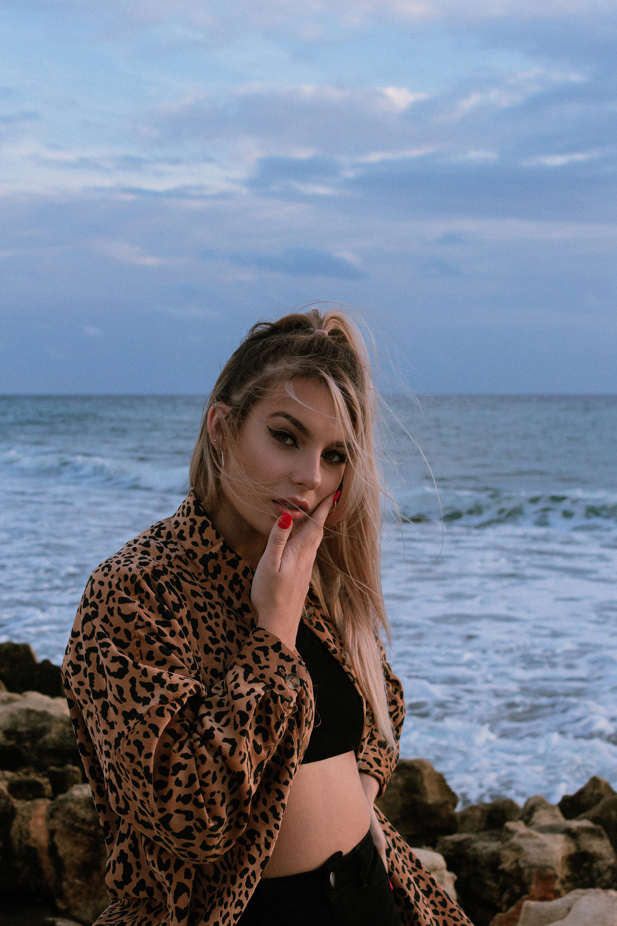 Soft Morning Light. Emotional Seaside Portraits. Kristina Kozheltsova- Soulful Portrait&Lifestyle&Love Story Photographer in Leipzig, Germany