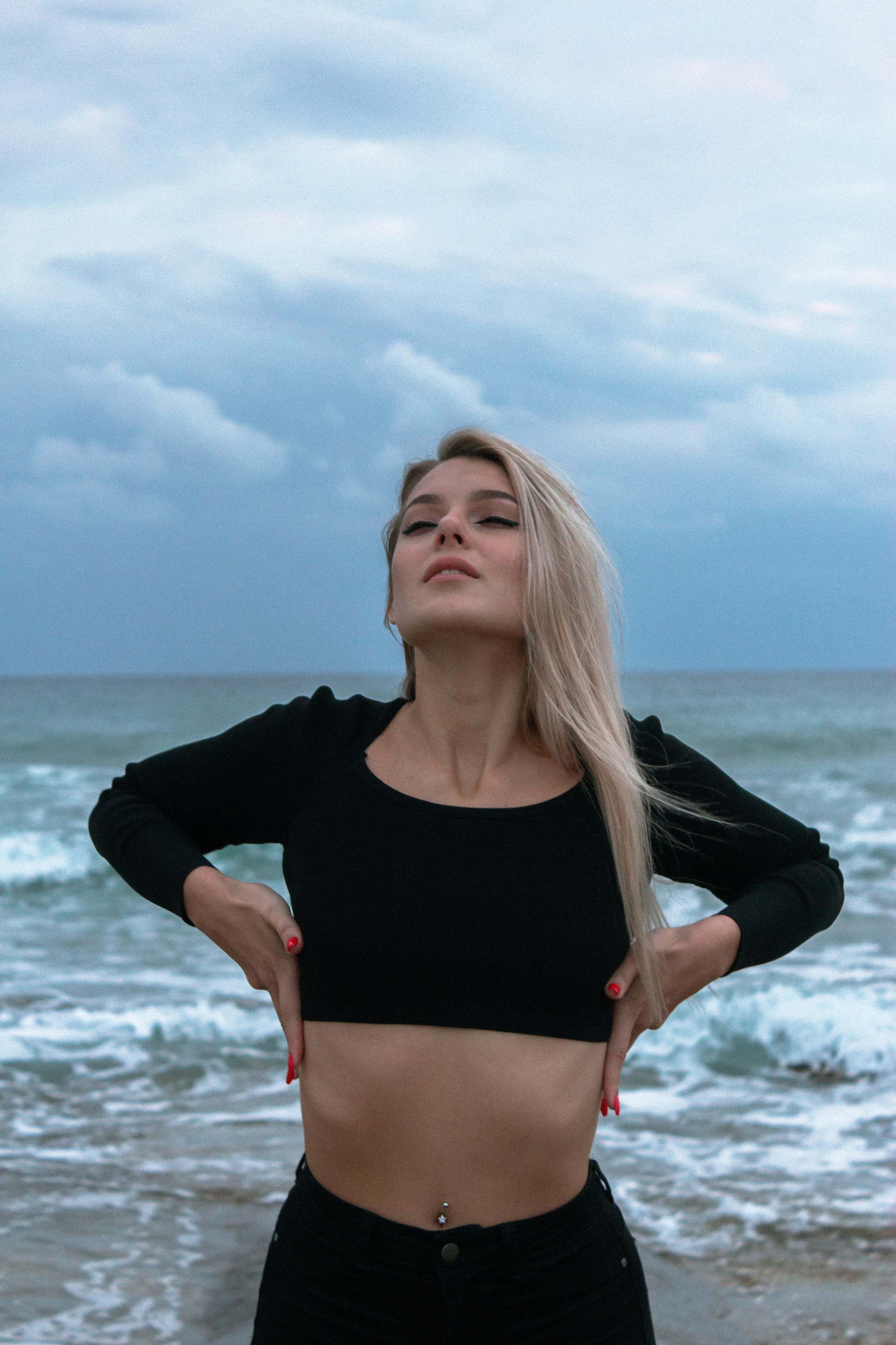 Soft Morning Light. Emotional Seaside Portraits. Kristina Kozheltsova- Soulful Portrait&Lifestyle&Love Story Photographer in Leipzig, Germany