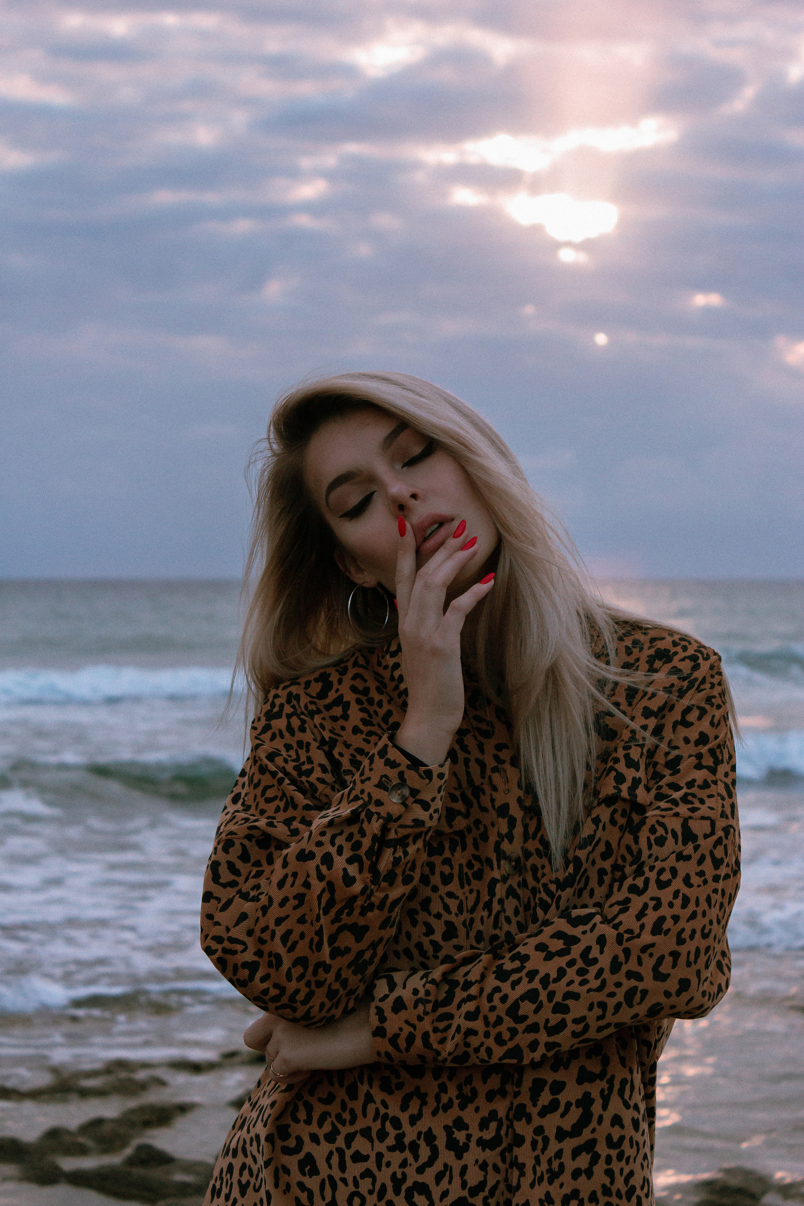 Soft Morning Light. Emotional Seaside Portraits. Kristina Kozheltsova- Soulful Portrait&Lifestyle&Love Story Photographer in Leipzig, Germany