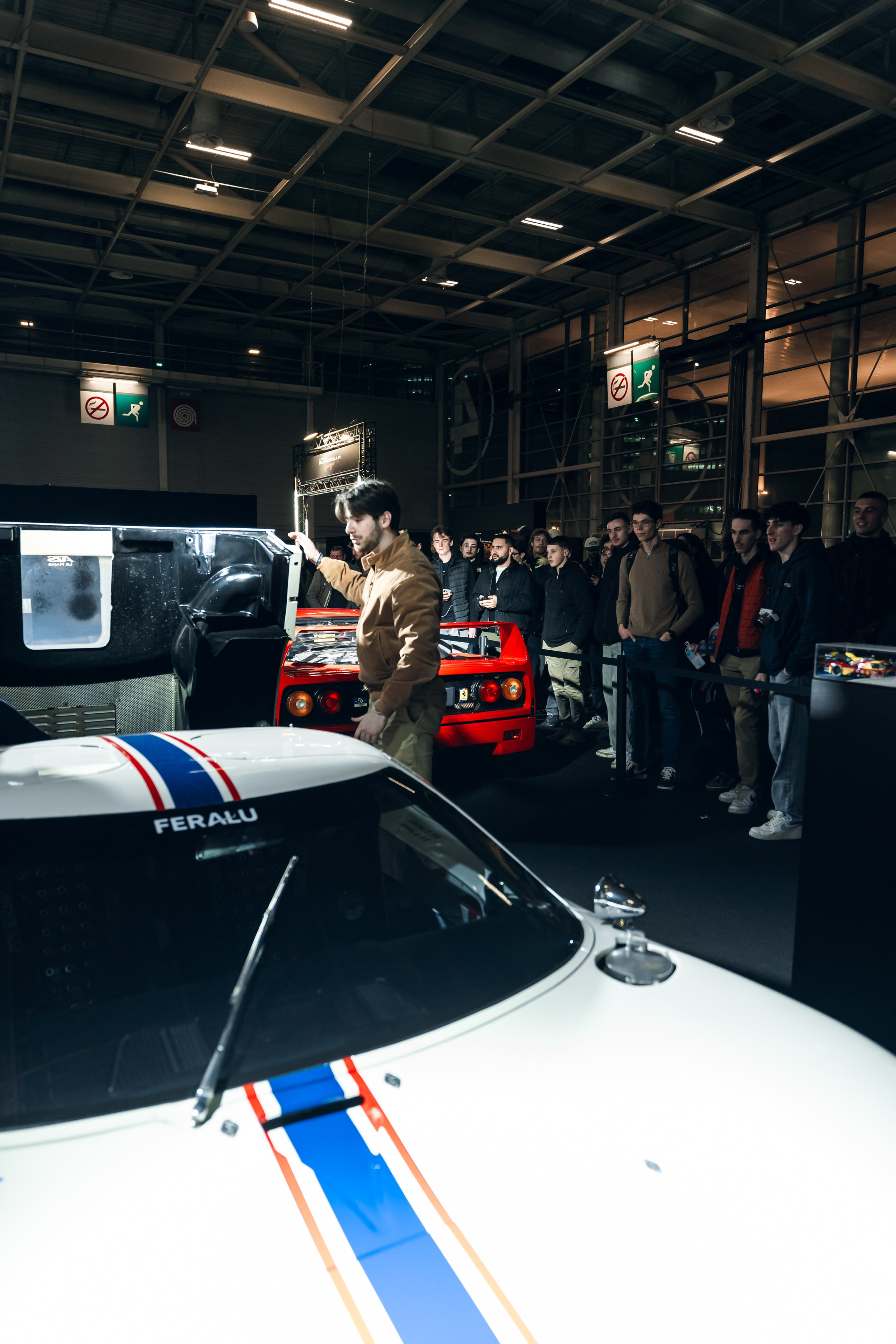 Retromobile 2026. Photographe de voitures à Paris — Vitalii Motruk