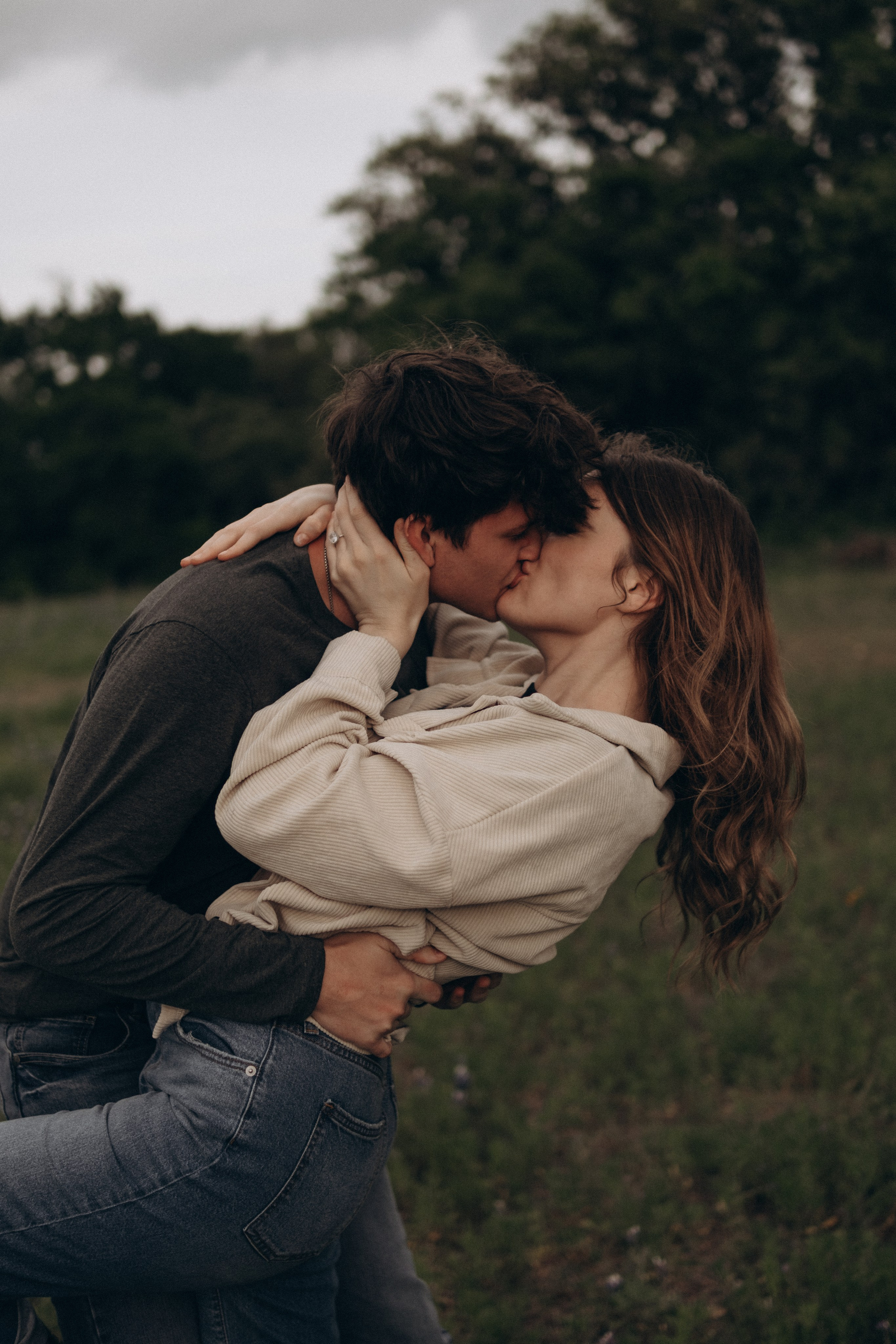 LOVE IN BLUEBONNETS. Lens Captures Life