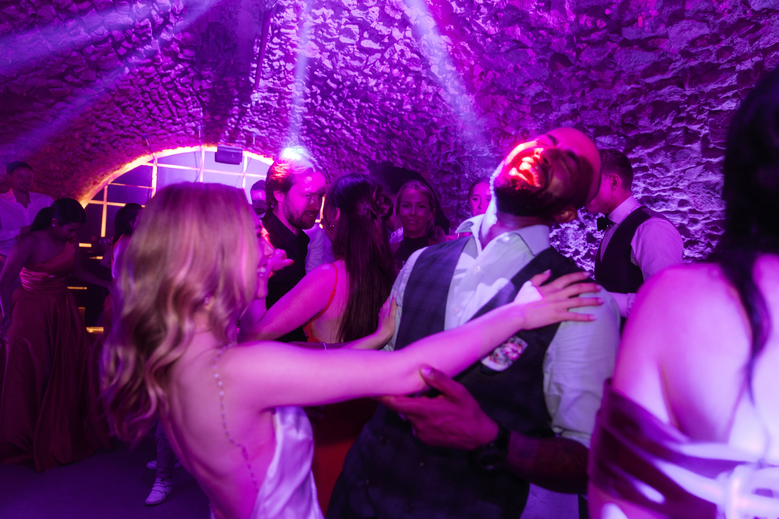 PJ & Yonna. Hotel Castell d’Emporda. Paola fotógrafo / videografo de bodas en Barcelona