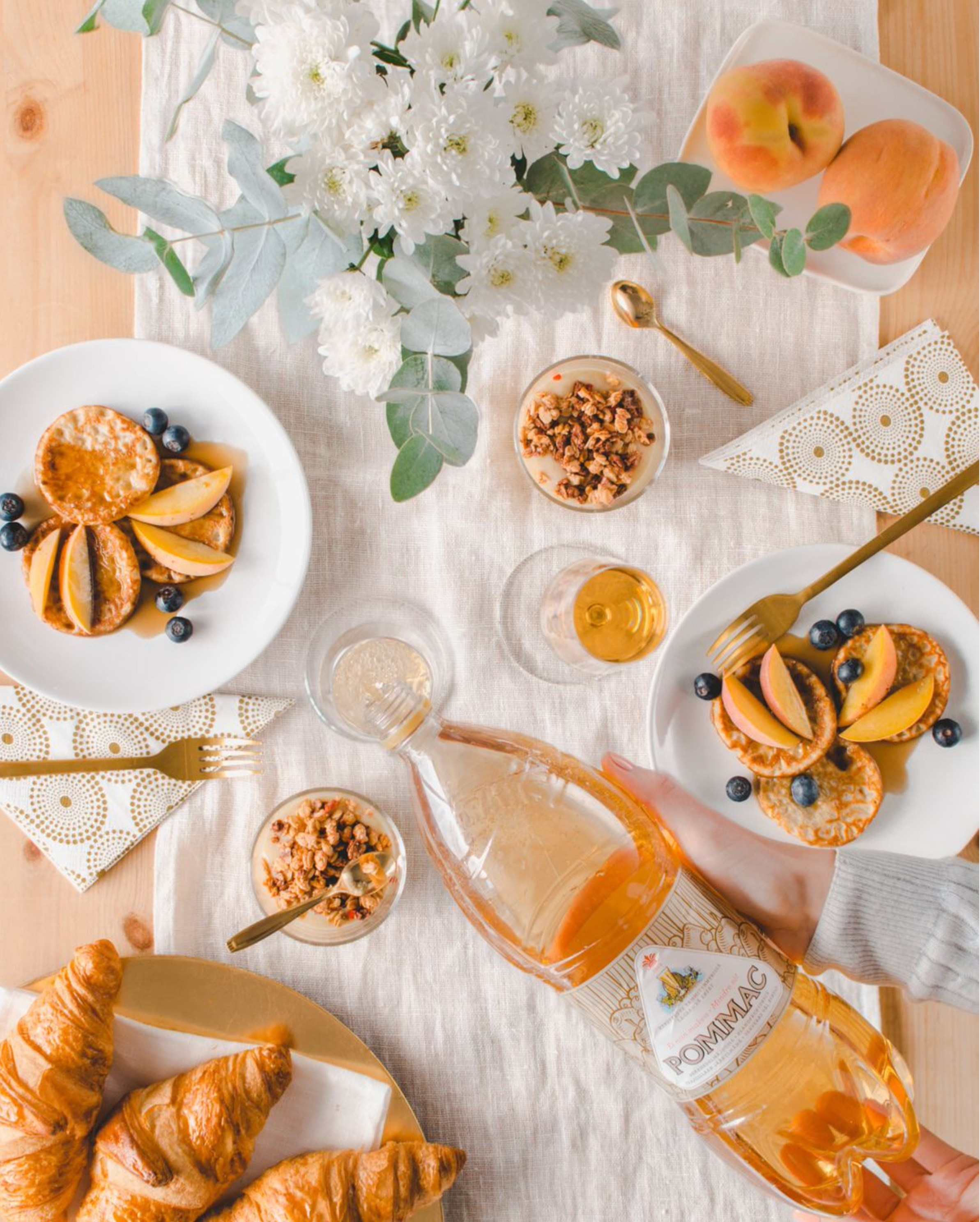 Pommac. Anna Z commercial photographer and graphic designer based in Turku