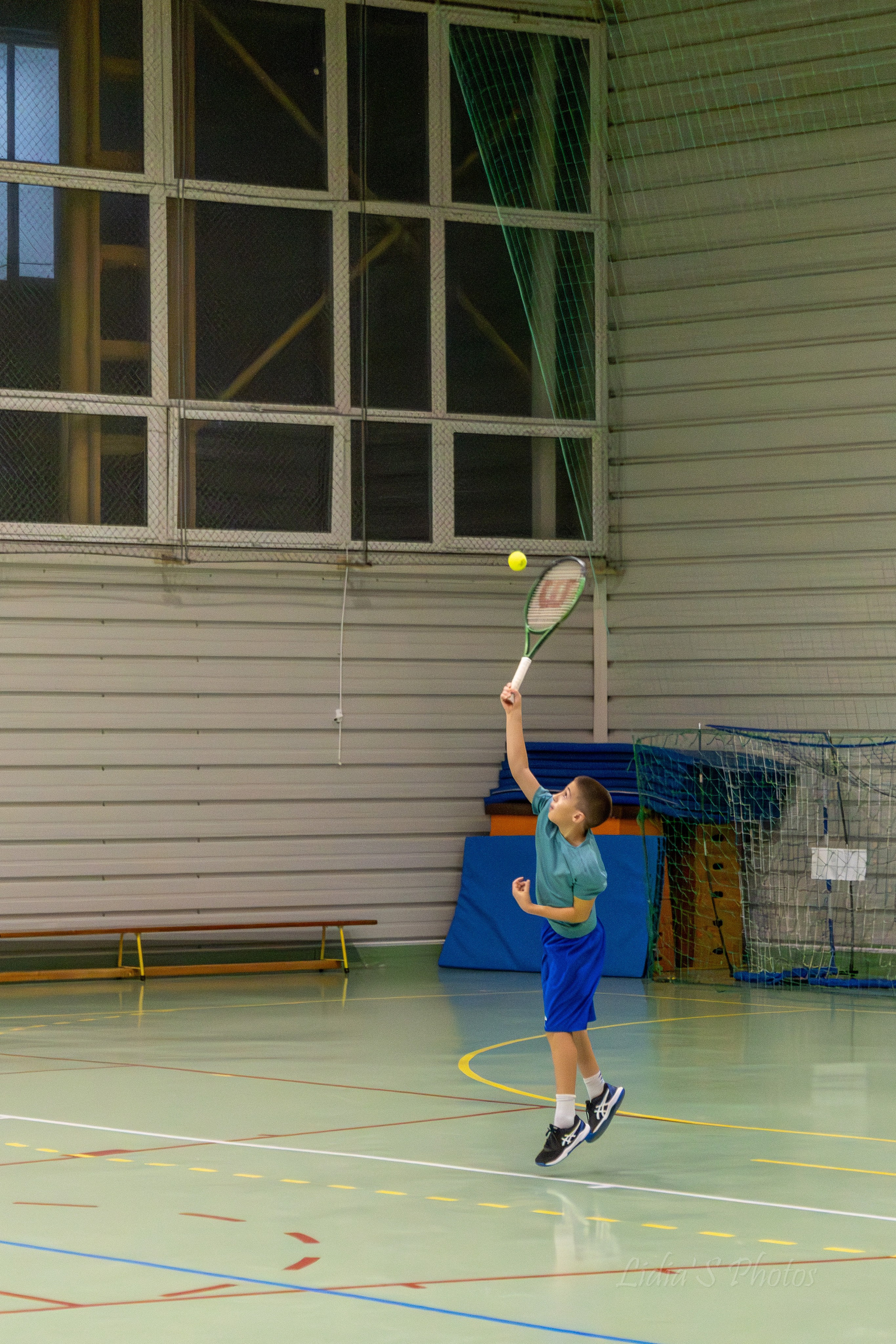 Turneu tenis de camp în sală. Fotograf. Lucrez cu oameni, produse și spații. Portret și fotografie creativă. Bacău, România. Lidia Savinoiu