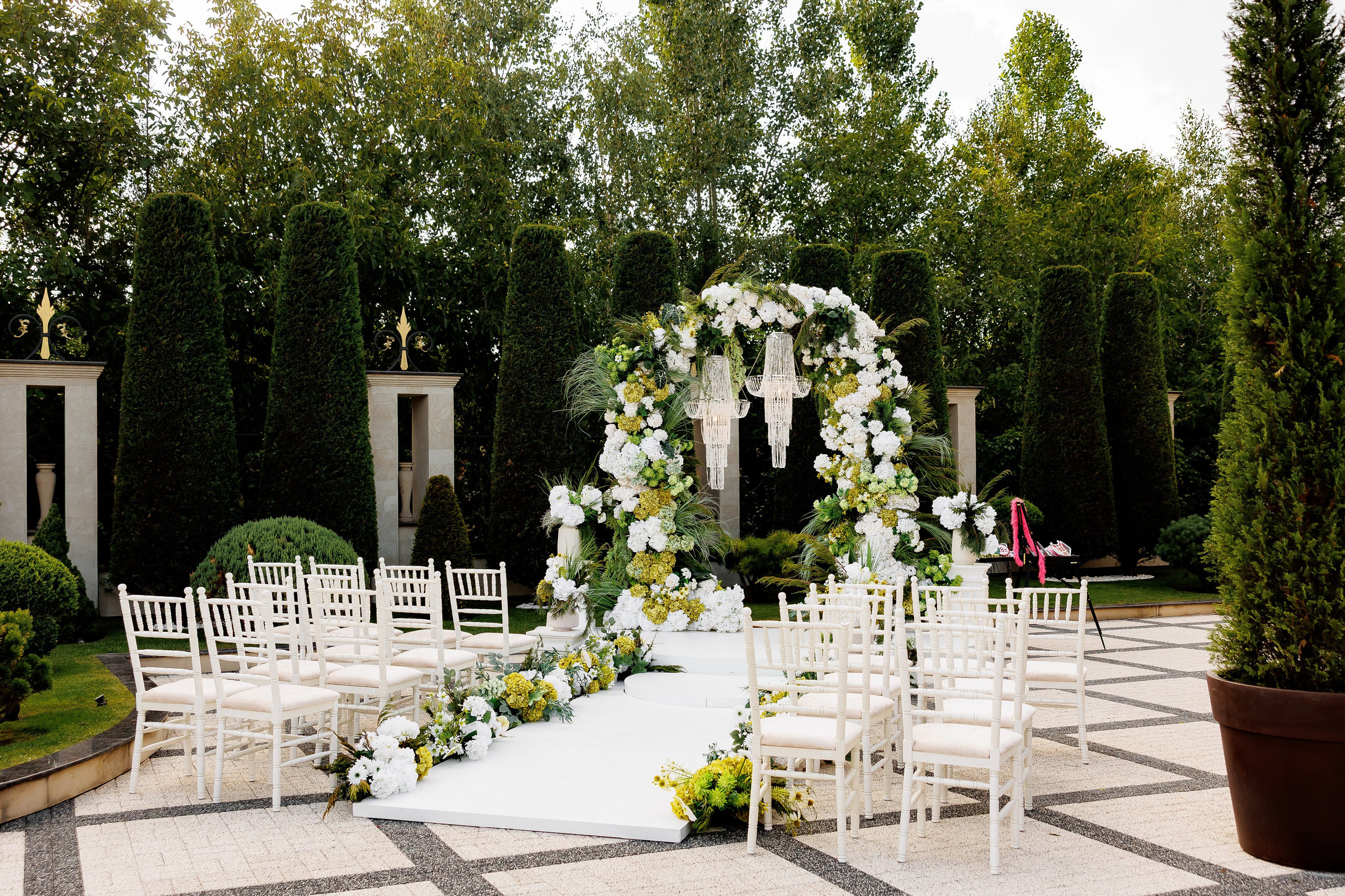 Eugen & Livia — Grand Elysee — Wedding Day. Servicii Foto și Video 067188353