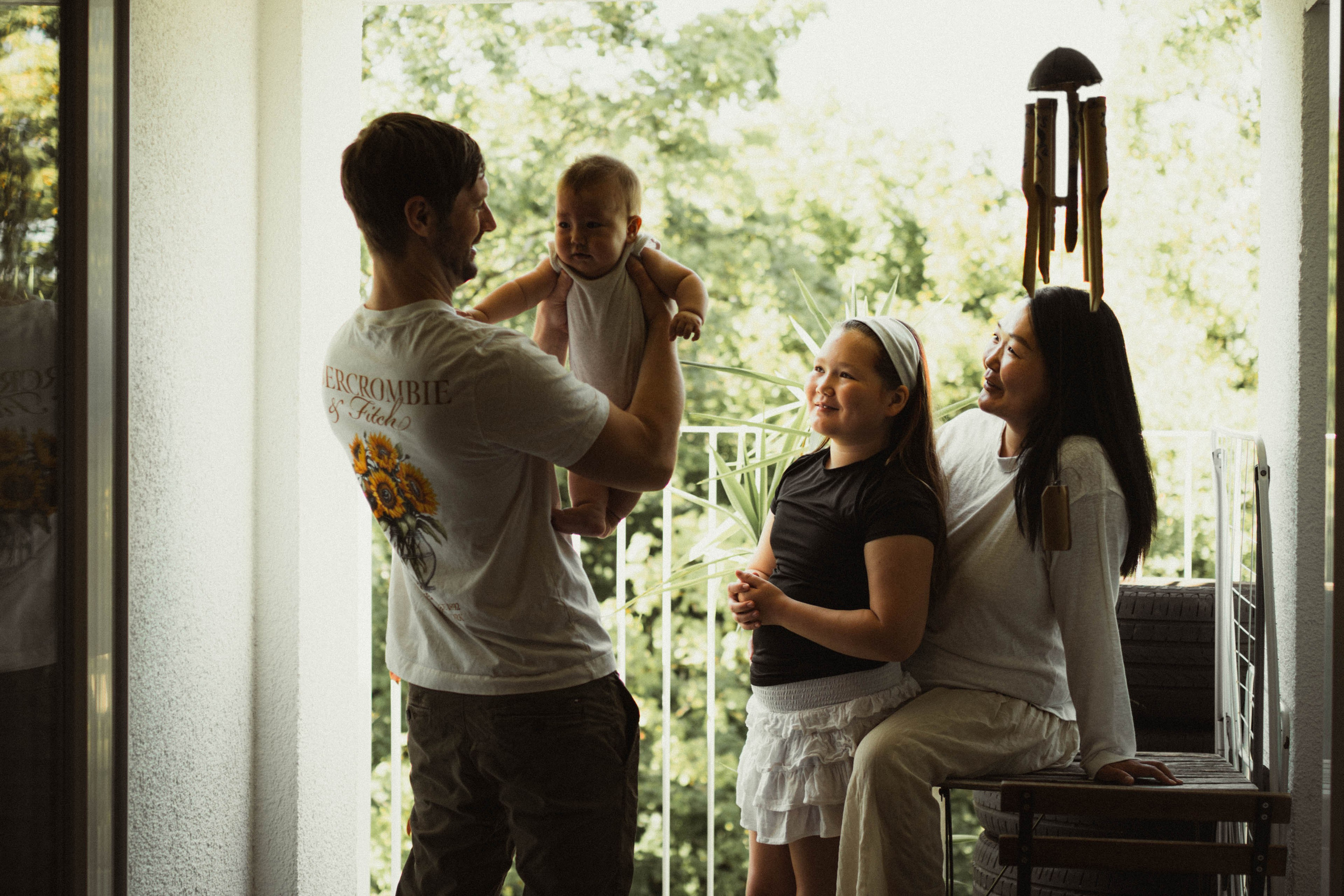 Lifestyle Newborn. Portrait Lifestyle Photographer in Munich — Polina Cherkasova
