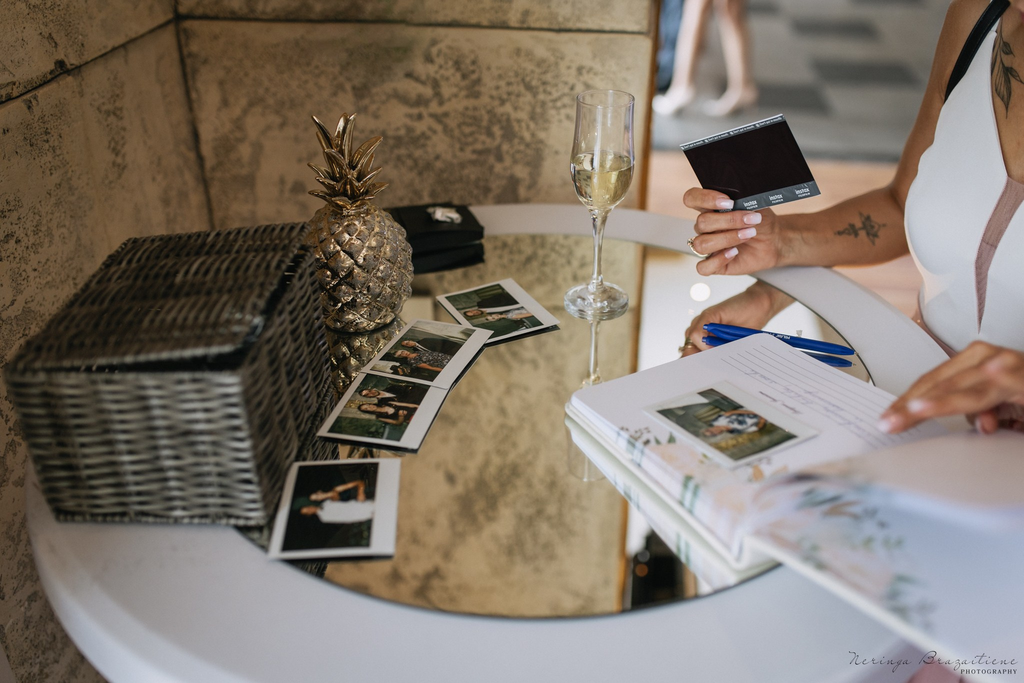 Vestuvinė fotosesija Kaune, Vienybės aikštėje, prie Lietuvos banko