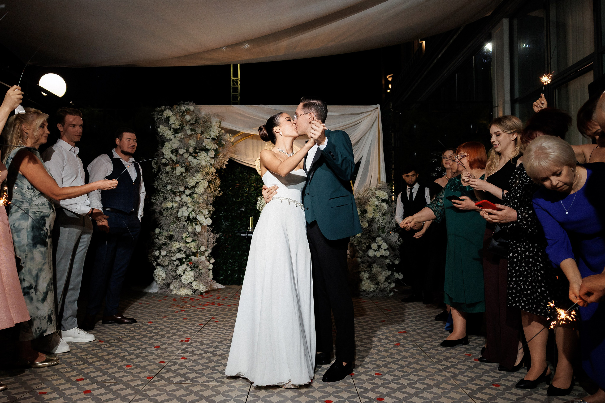 Serghei & Erica — Queen Residence. Servicii Foto și Video 067188353