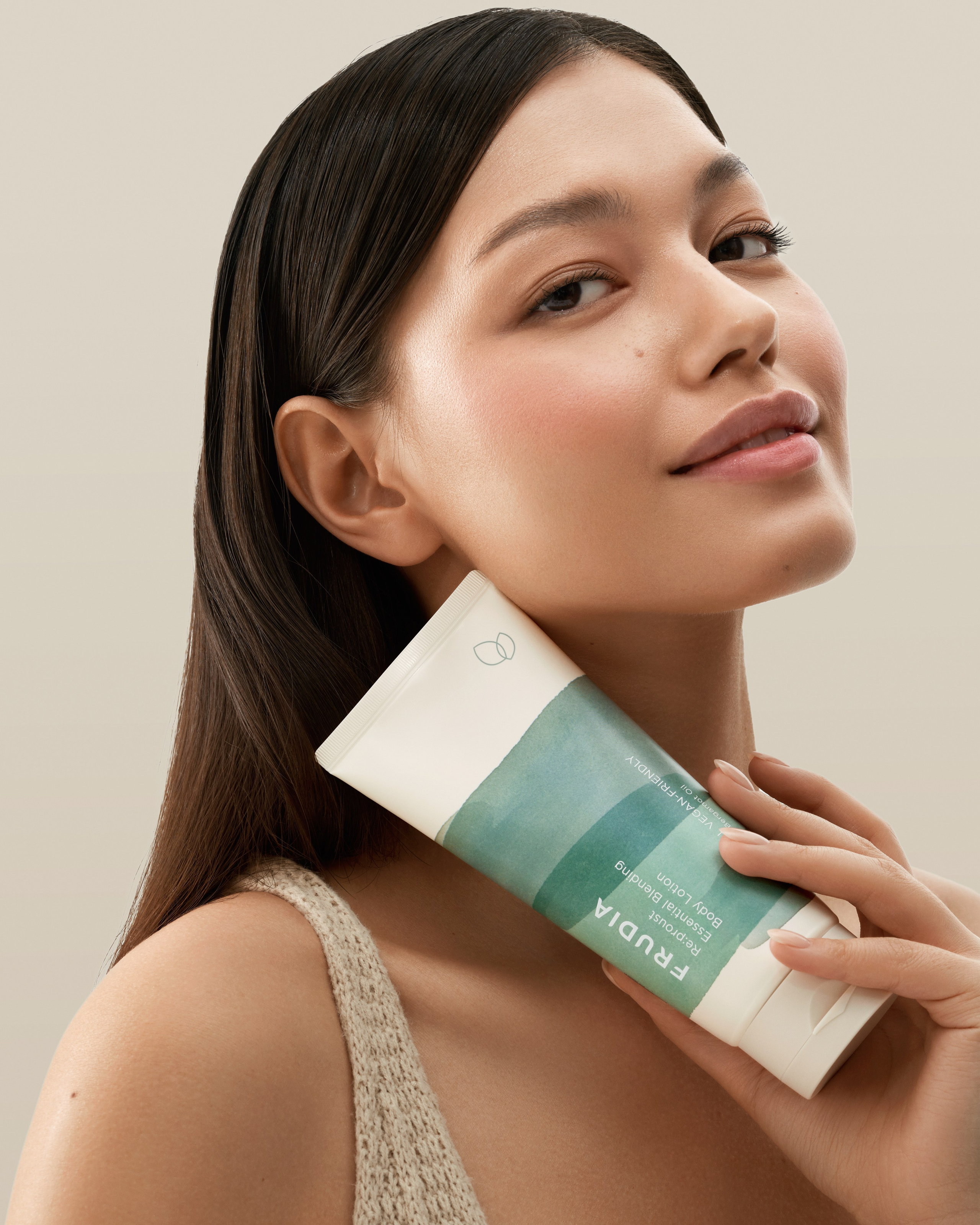 Frudia. Alina Efimova — Retoucher (Beauty, fashion and product)