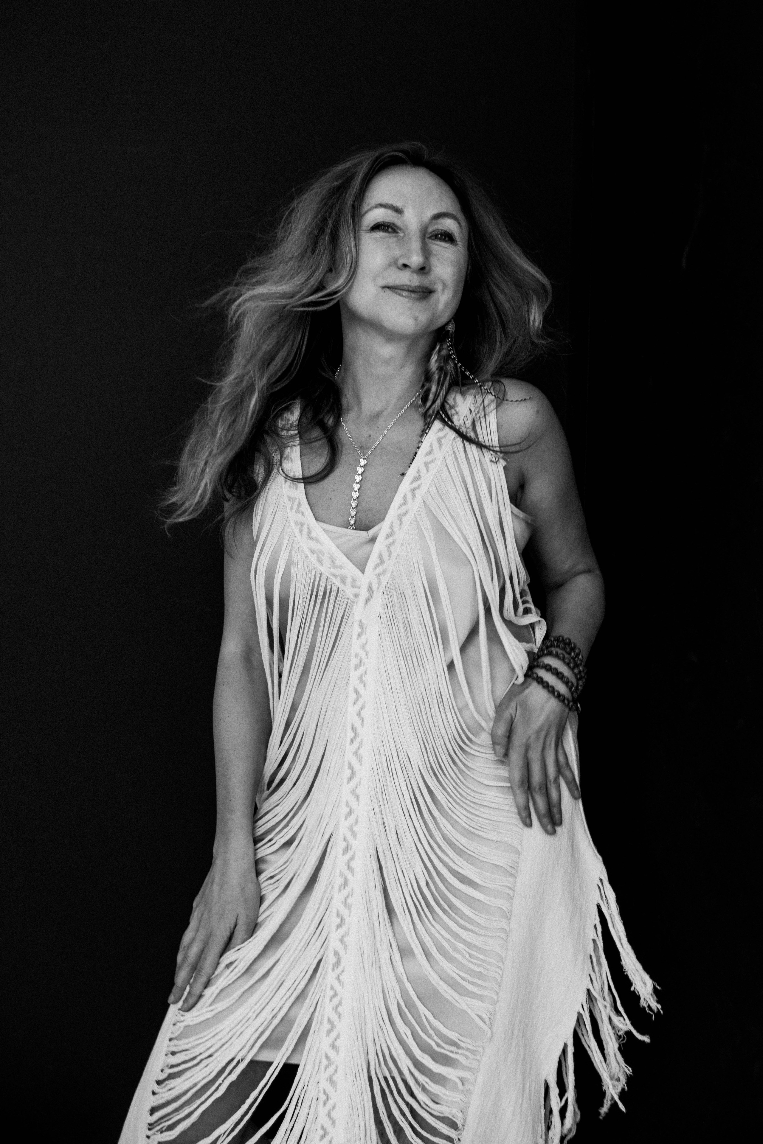 K. Rawnoir- Portrait photography by Daria Paliy.Timeless black&white portraits of women in NYC area