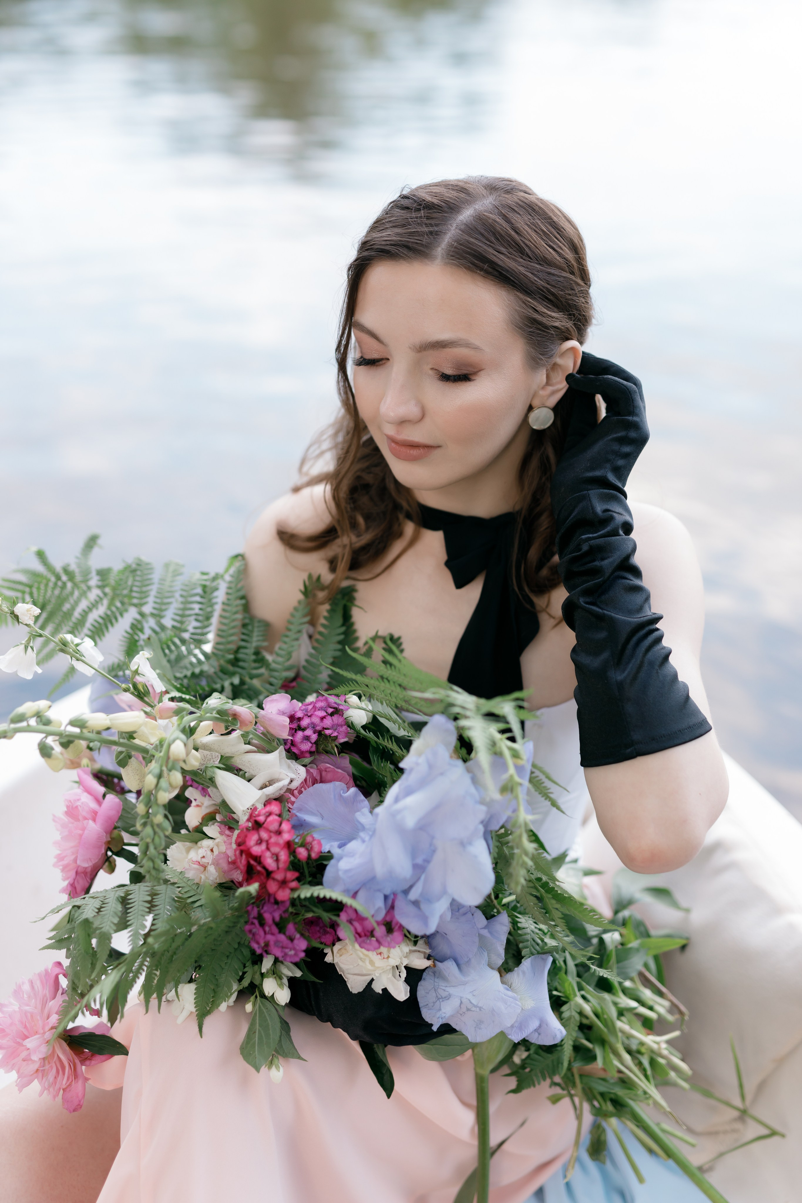 Boat & flowers. Photographer Anna Curly | Weddings and Events in Dubai