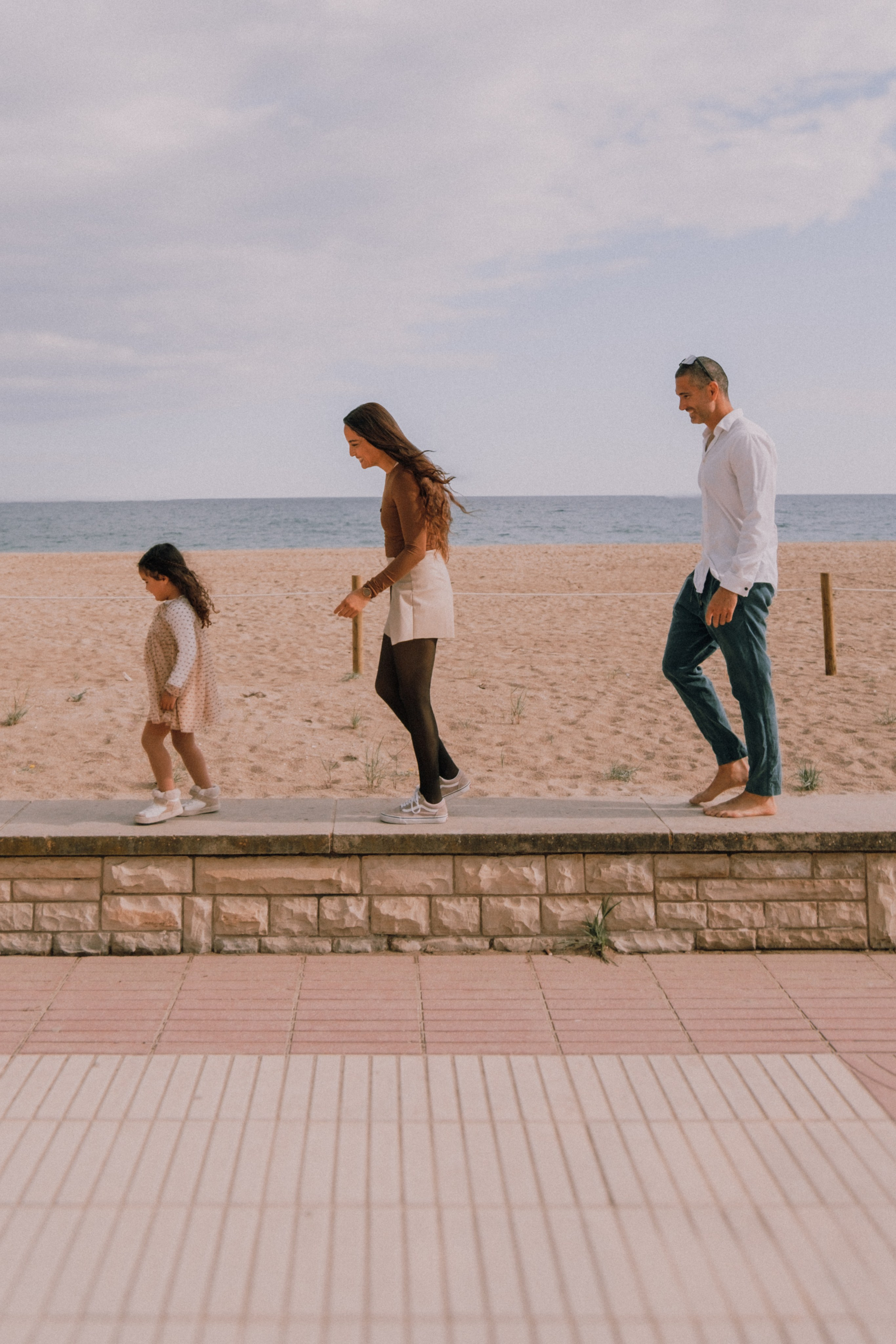 Sesión familiar en la playa. Fotografía profesional en Calafell - Elena Medvedeva