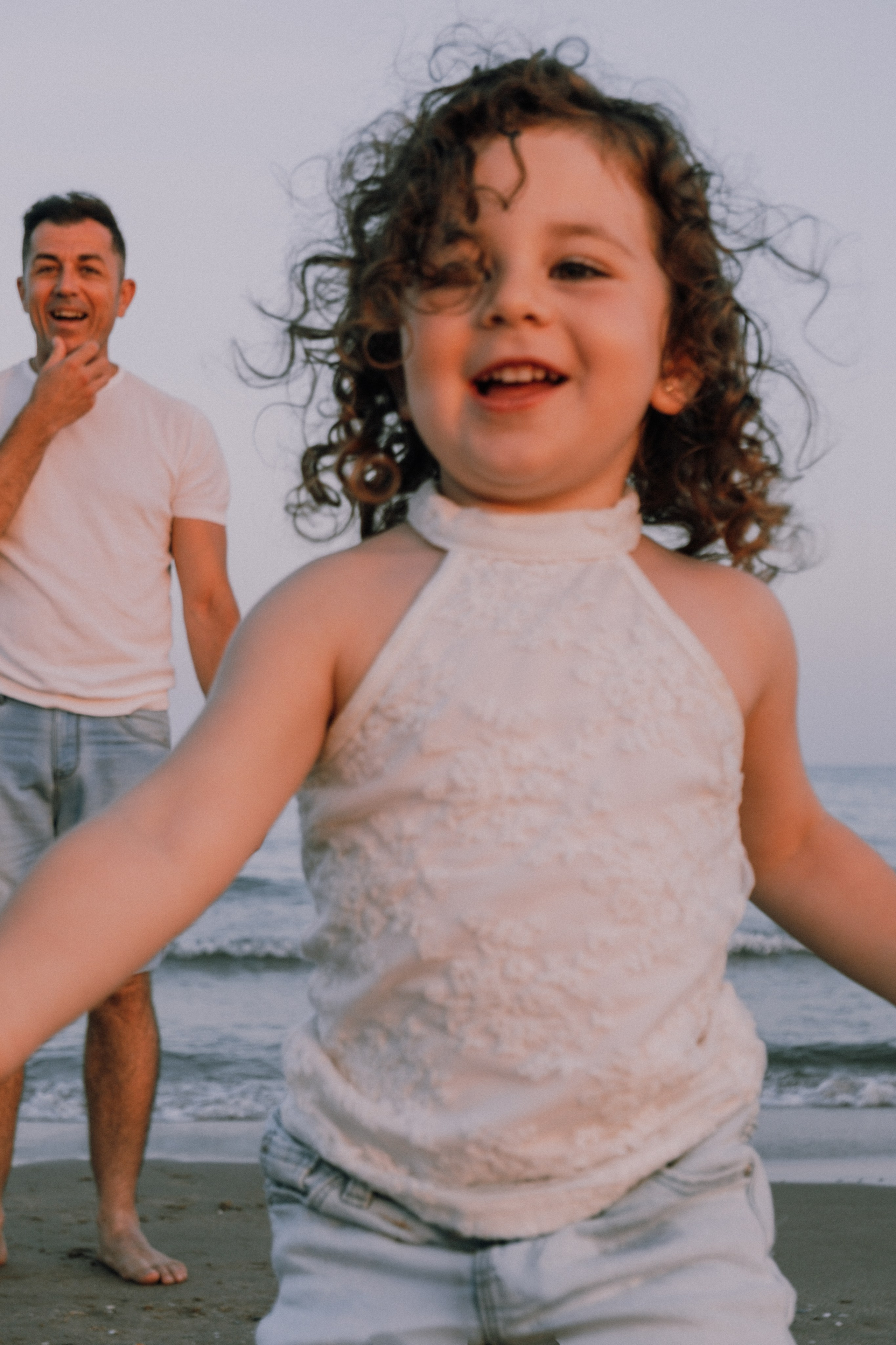 Sesión familiar en la playa. Fotografía profesional en Calafell - Elena Medvedeva
