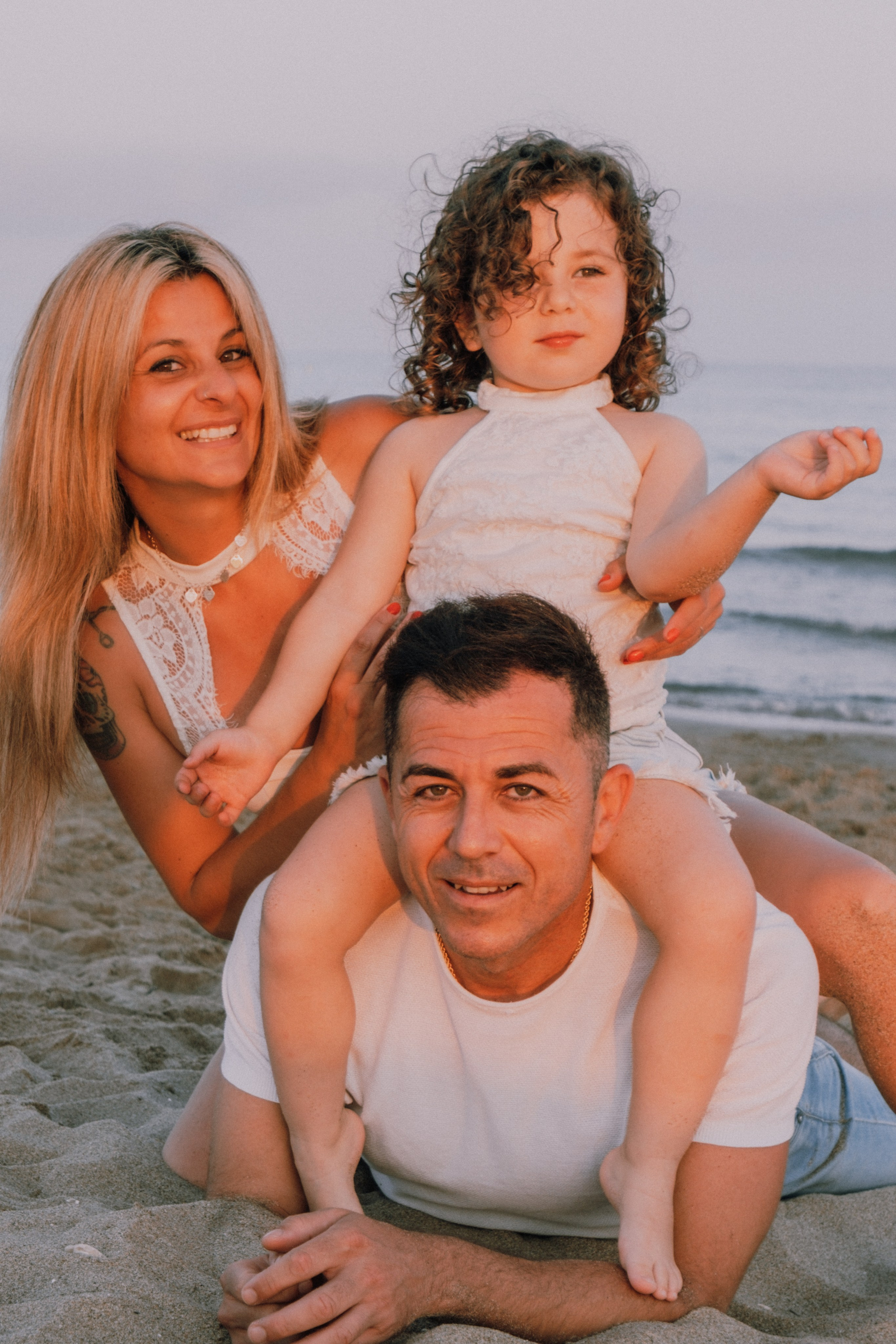 Sesión familiar en la playa. Fotografía profesional en Calafell - Elena Medvedeva