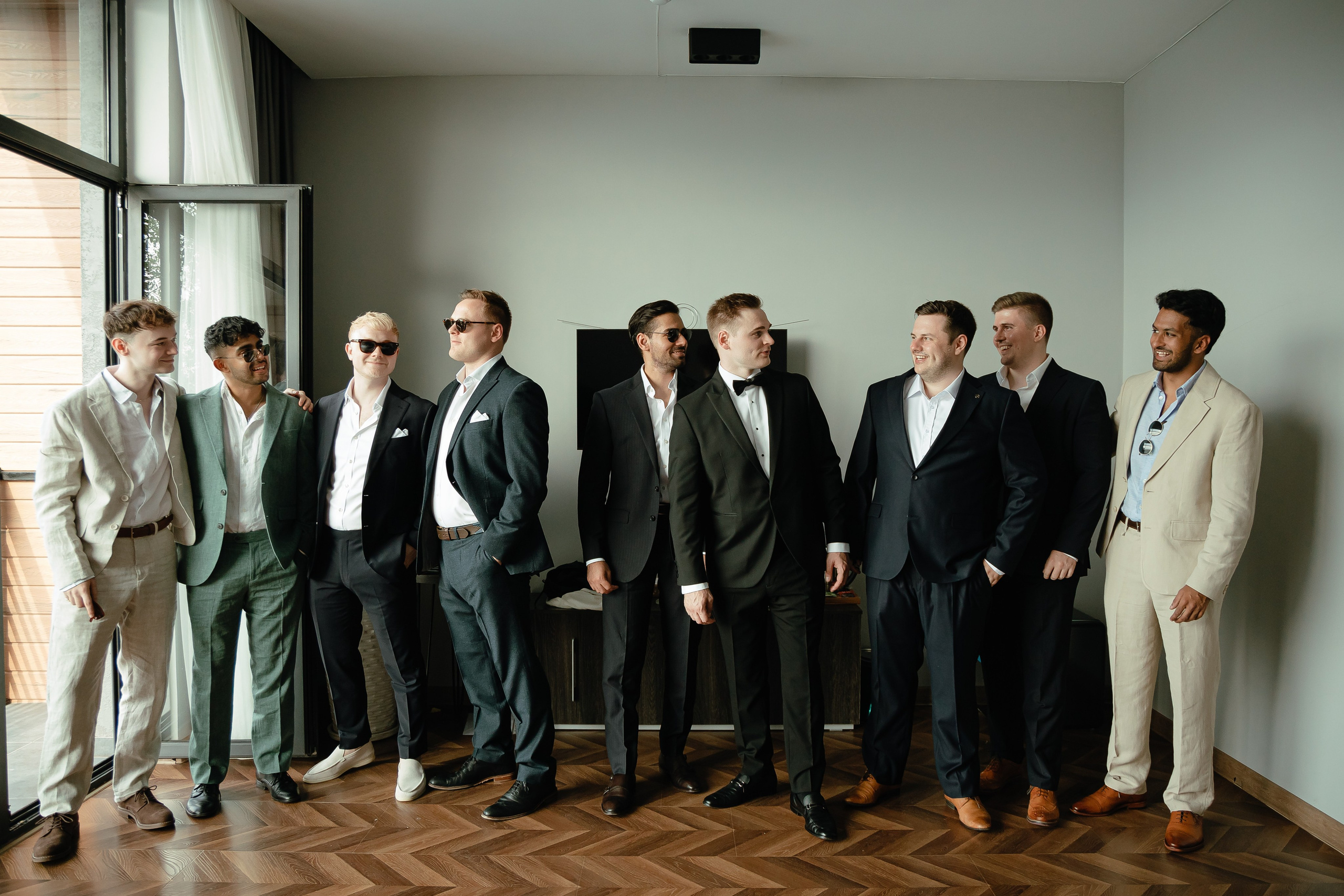 Thomas & Suyumbika. Главная