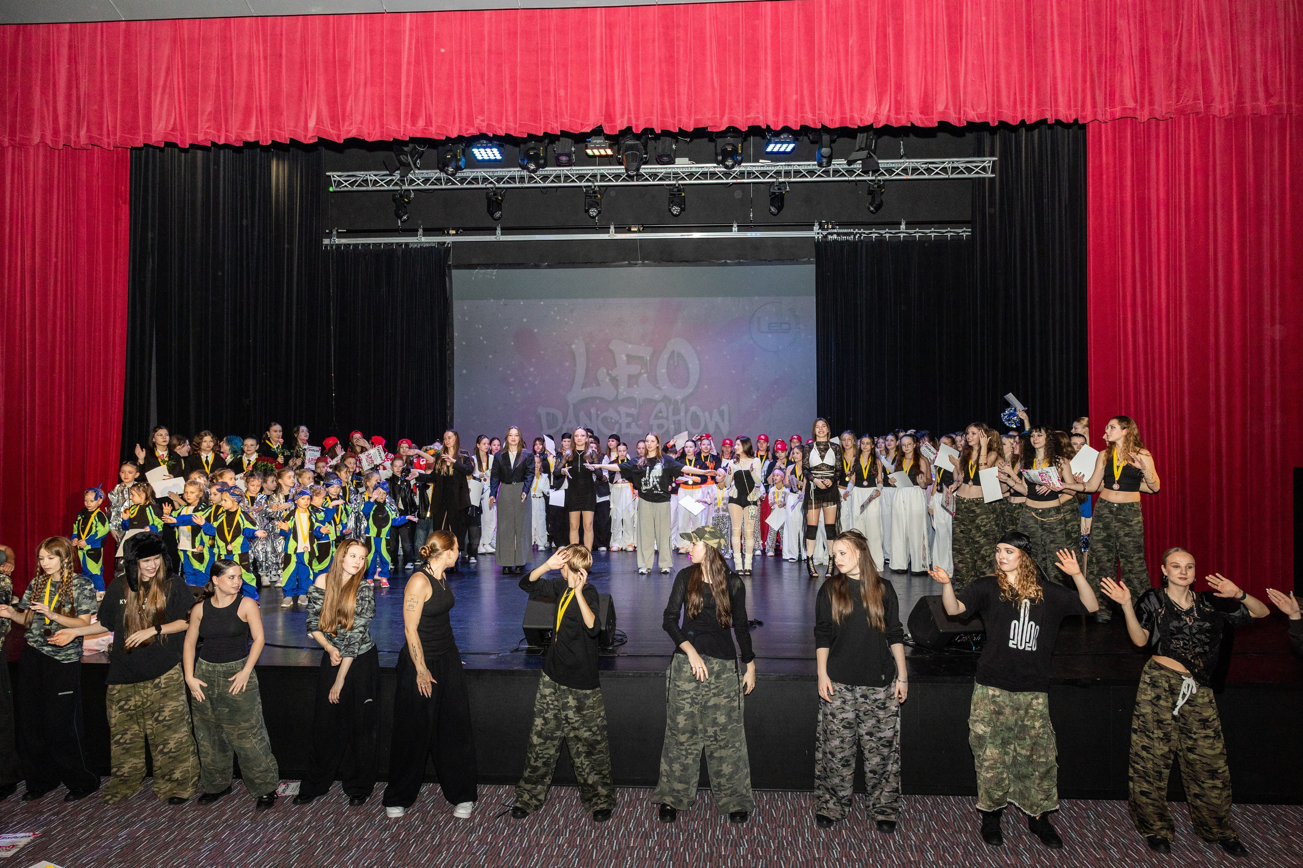 LEO DANCE SHOW WINTER 2025. Семейный и детский фотограф в Варшаве Мила Бобровская