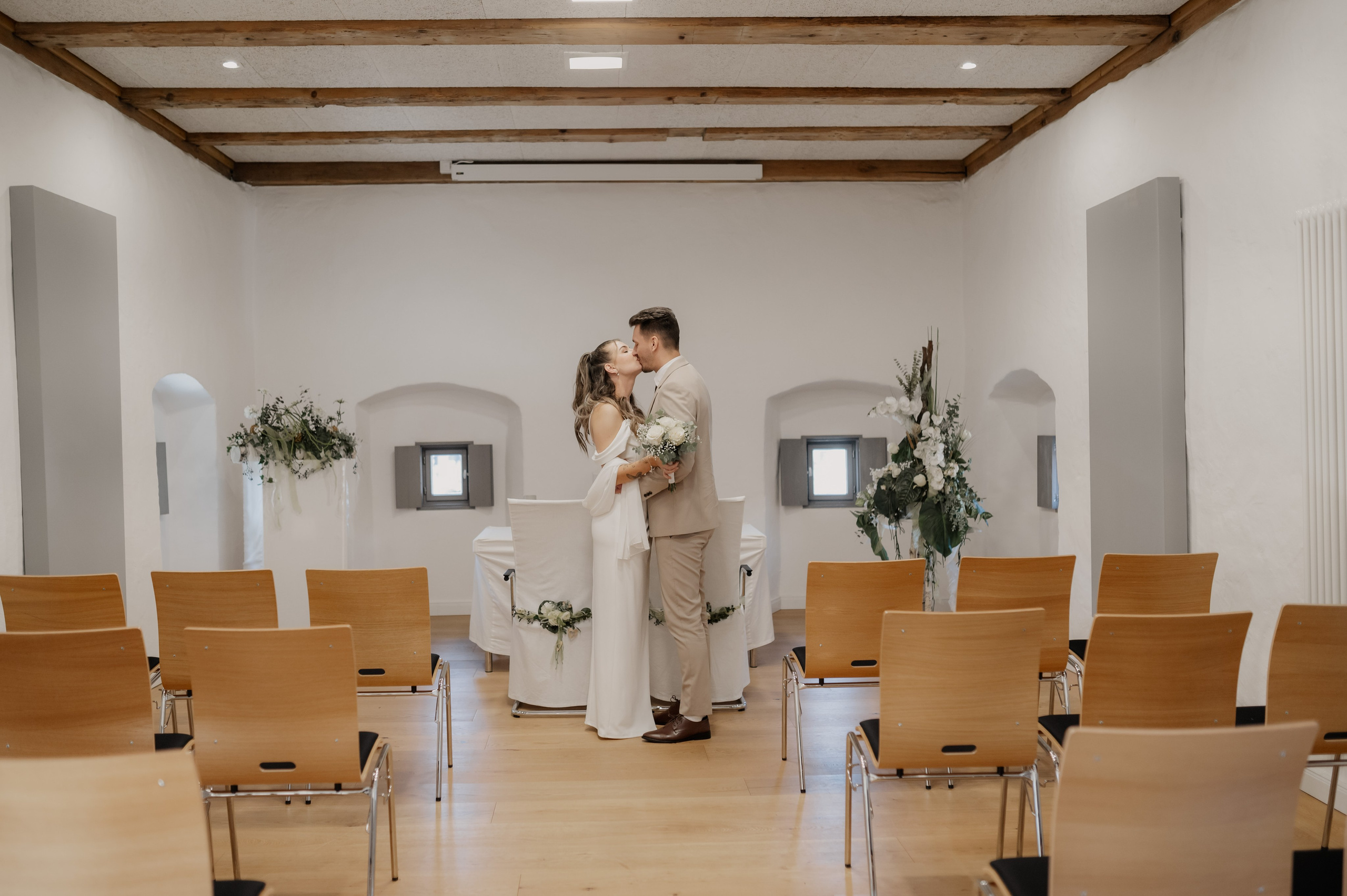 CIVIL WEDDING IN STADTSCHLOSS IN HERRIEDEN. Фотограф в Нюрнберге Ирина Менерт из Ансбаха