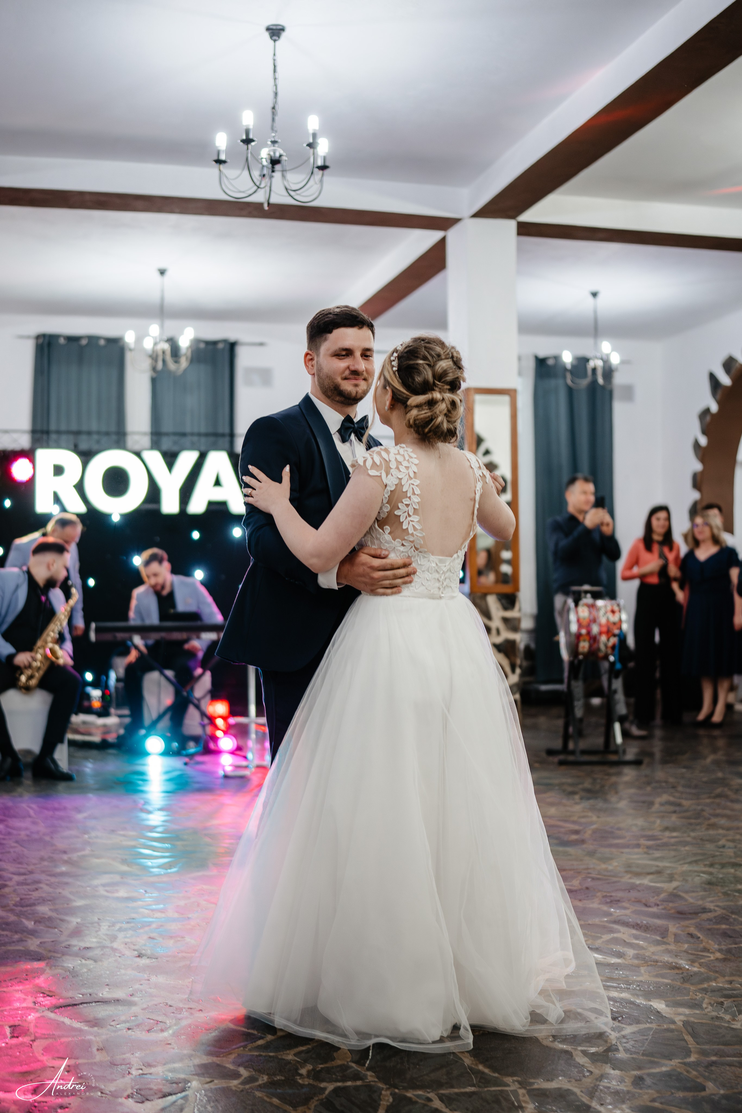 Cătălina & Călin. Raw Studio. Fotograful tau de nunta!