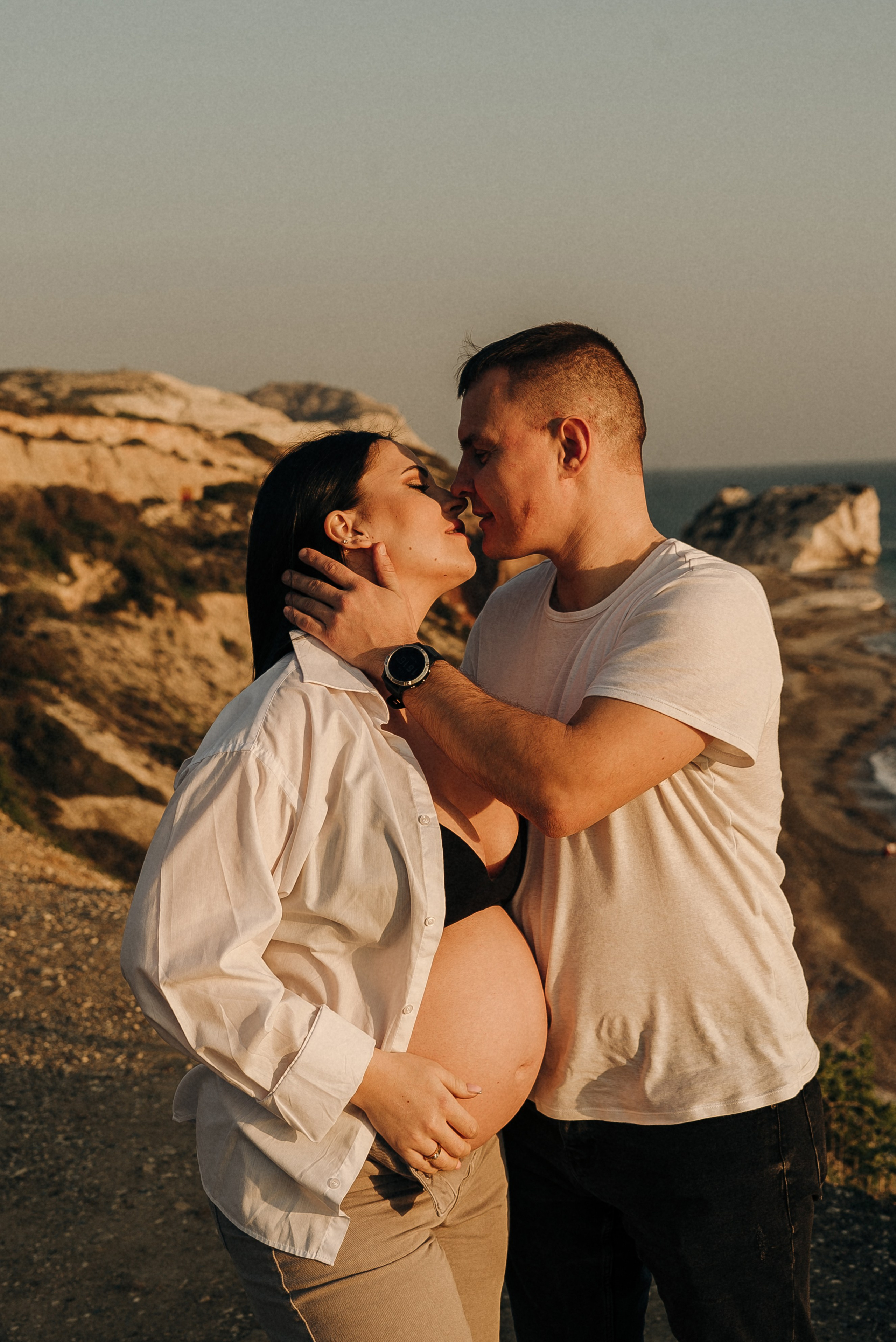 Фотосессия беременности на закате у Камня Афродиты | Maternity photoshoot at Aphrodite’s Rock. Портретный и семейный фотограф в Лимассоле Кипр Анна Руссу