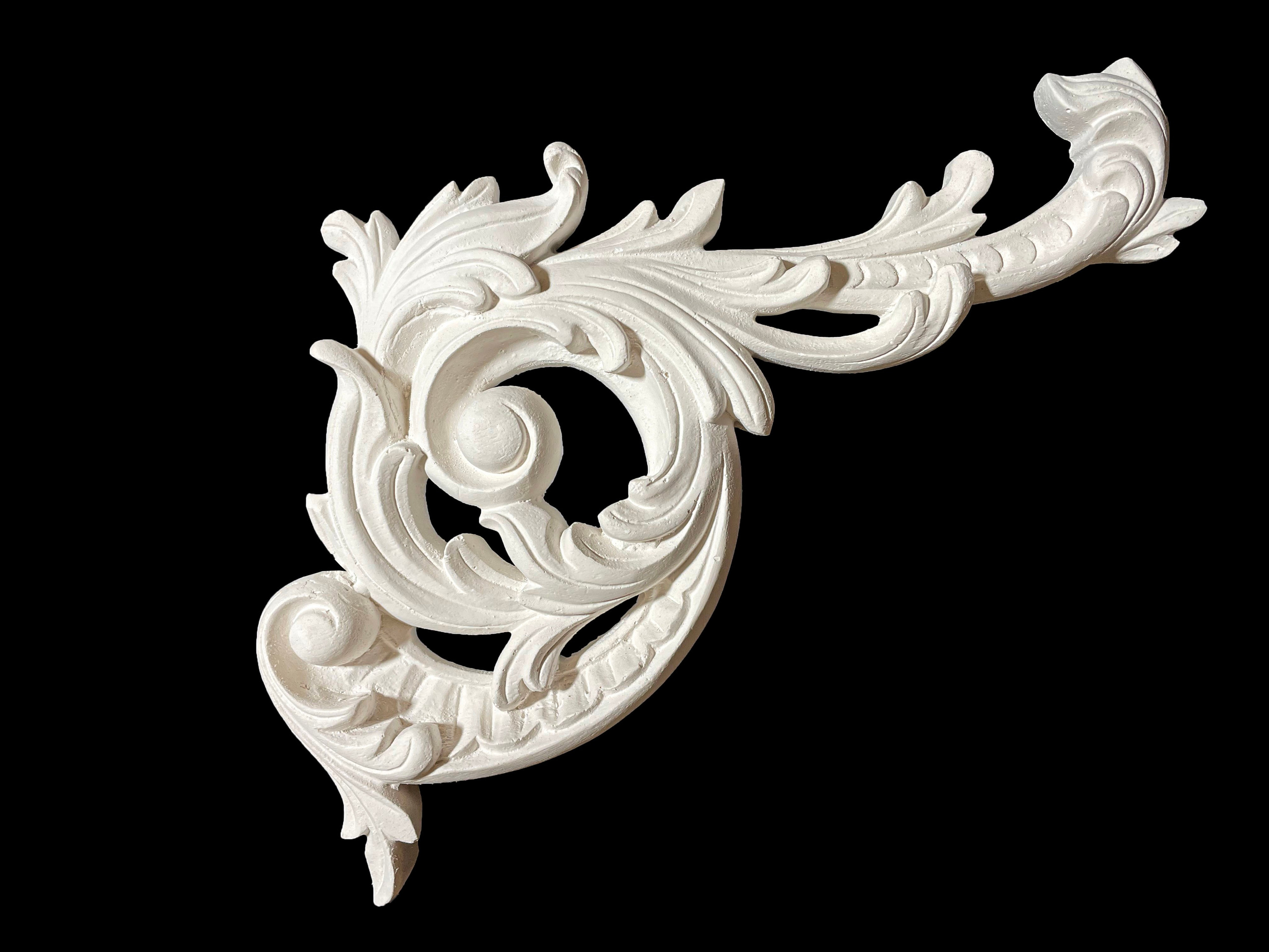 Corners. Plaster molding