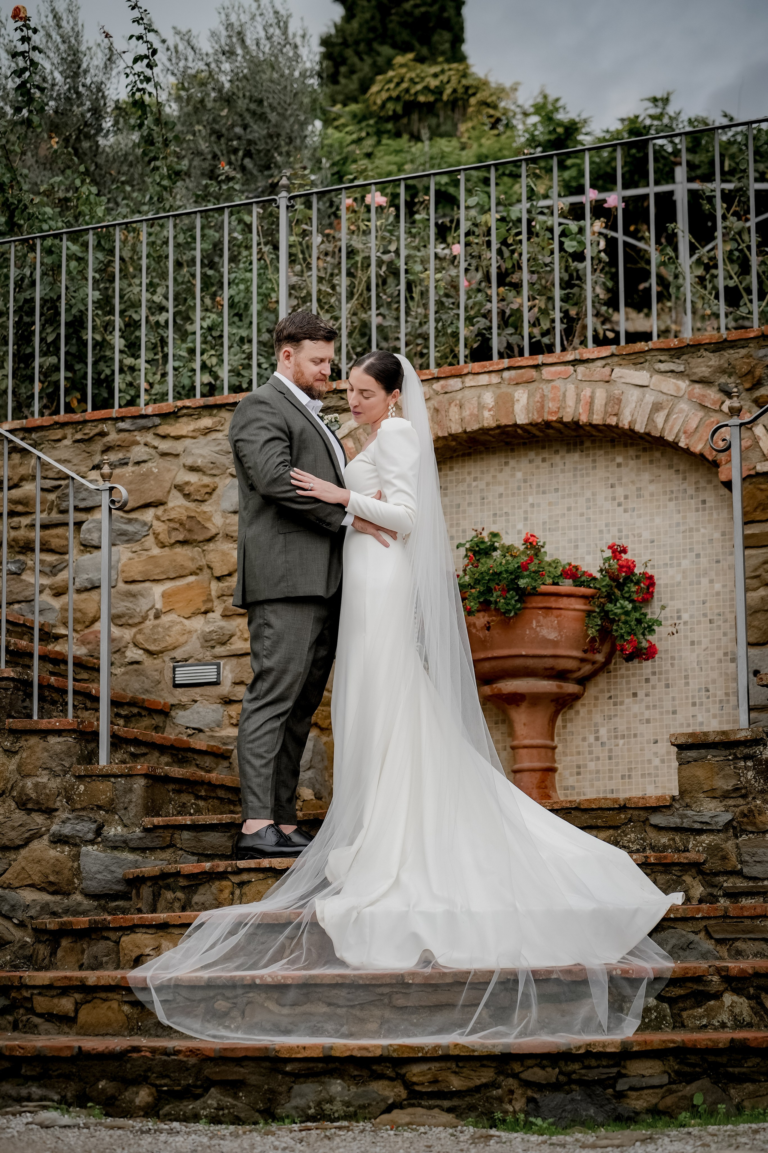 Elopment in Cortona. Villa Falconiere. Wedding Photographer in Italy