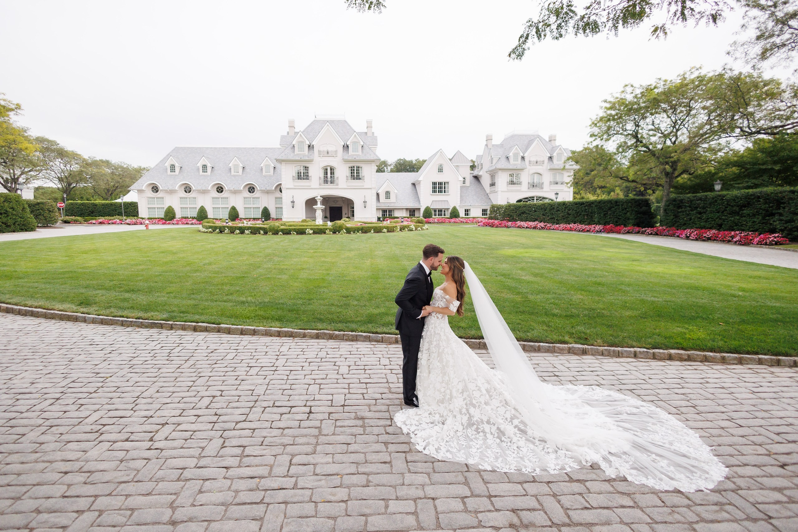 Arianeh & Michael, Park Chateau. Wedding Photo & Video