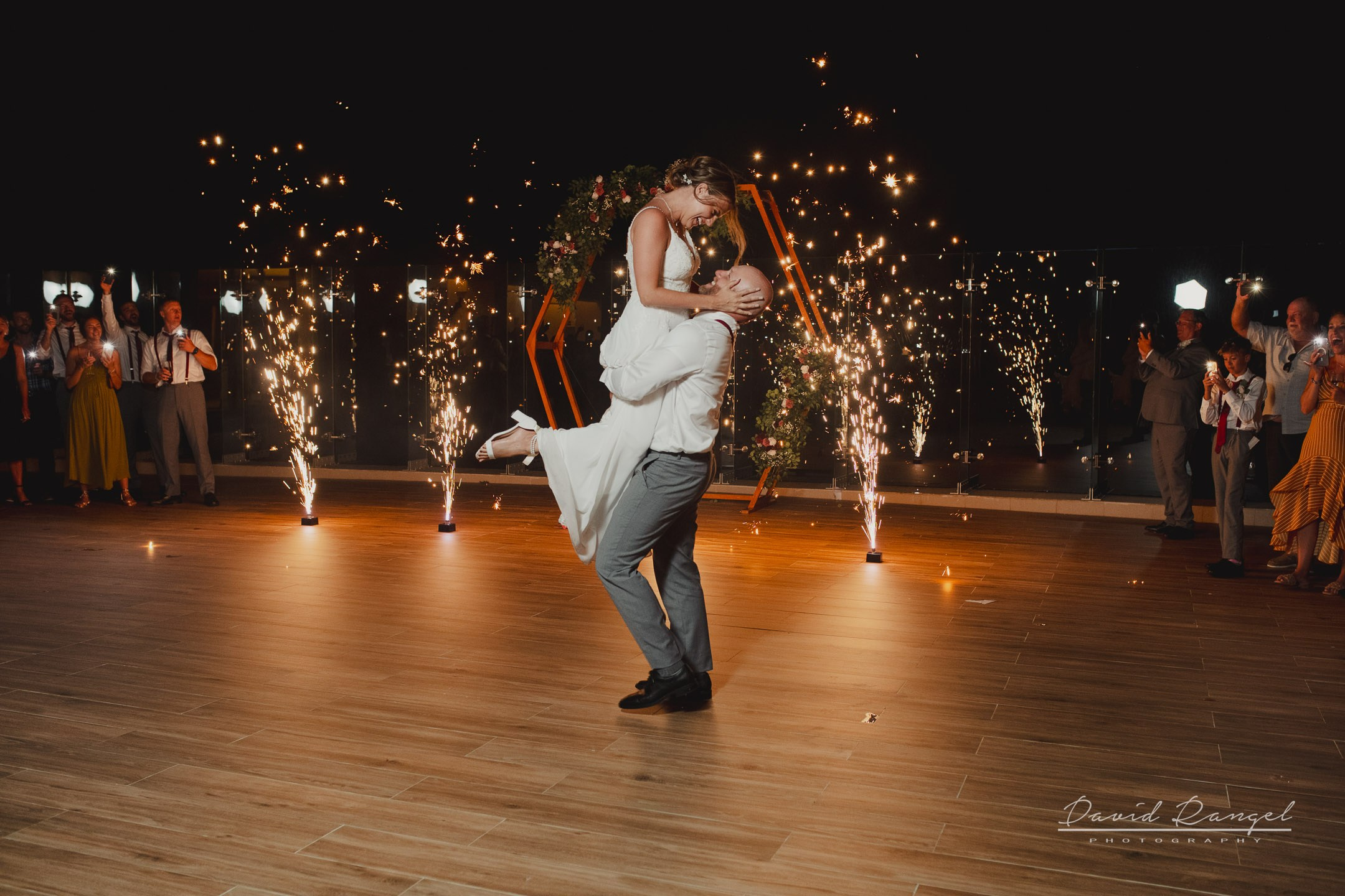 Classic Weddings. Destination wedding photographer based in Cancun and Riviera Maya with service worldwide