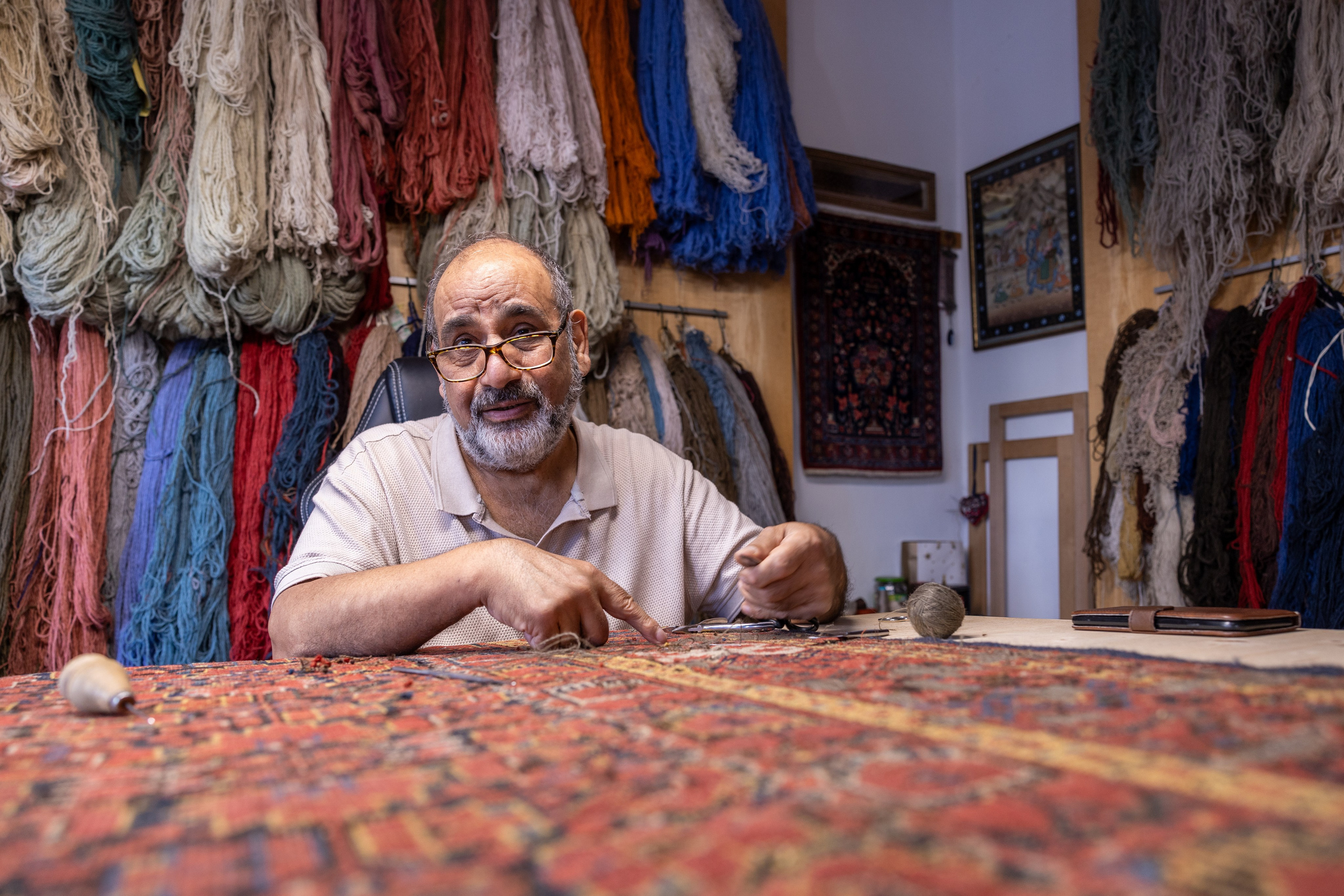 Teppichrestaurator, Salzburg, 2024. Guzel Kolobova| Fotografin| Salzburg