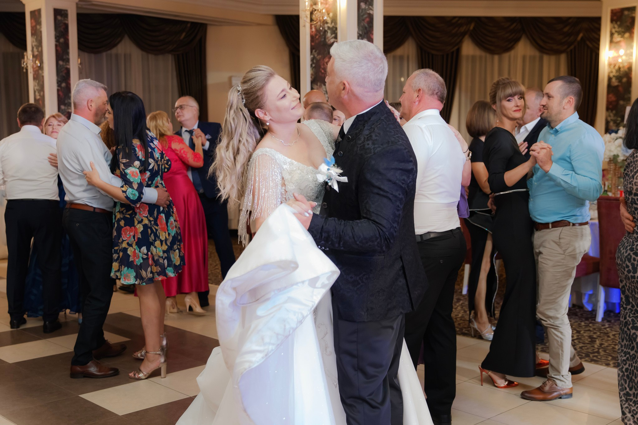 Mihai & Oana. Servicii foto-video profesionale, pentru momente de neuitat