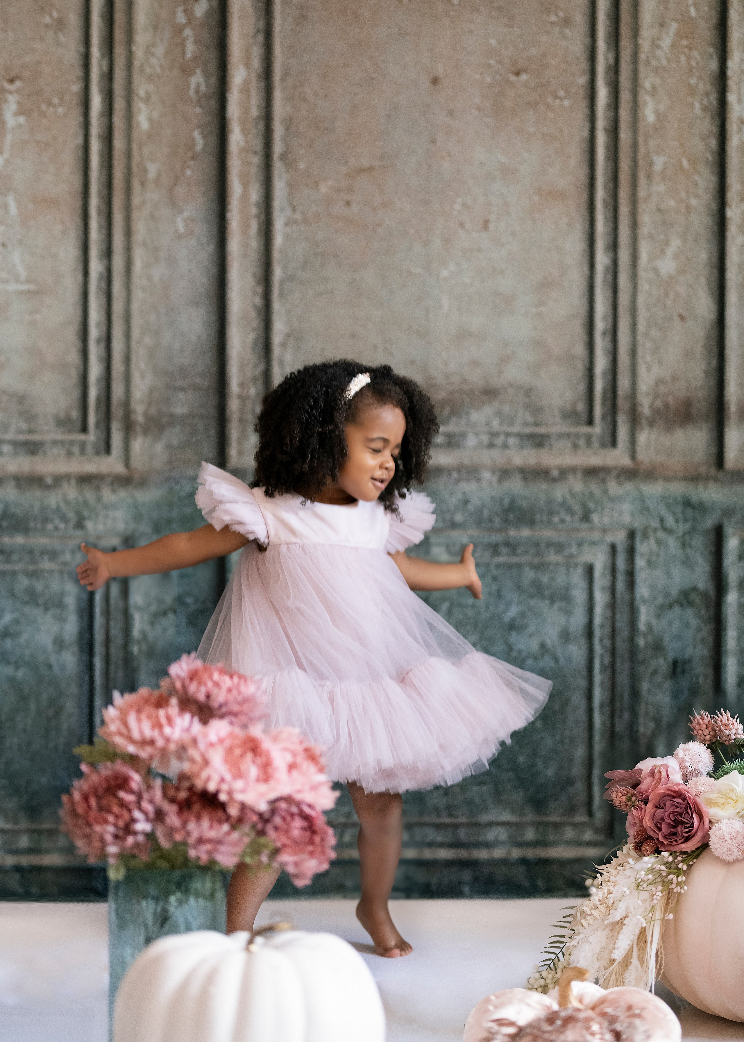 White Pumpkin. Portrait, kids and family photographer in Wesley Chapel Alina Alice Osipova