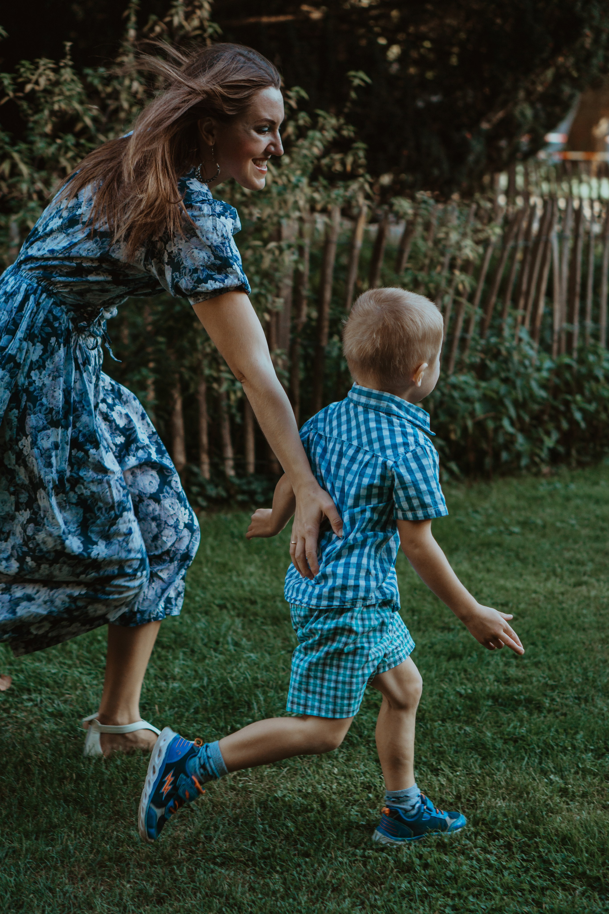 Little Kolya know how to have fun ;). Family photographer Aargau Zurich