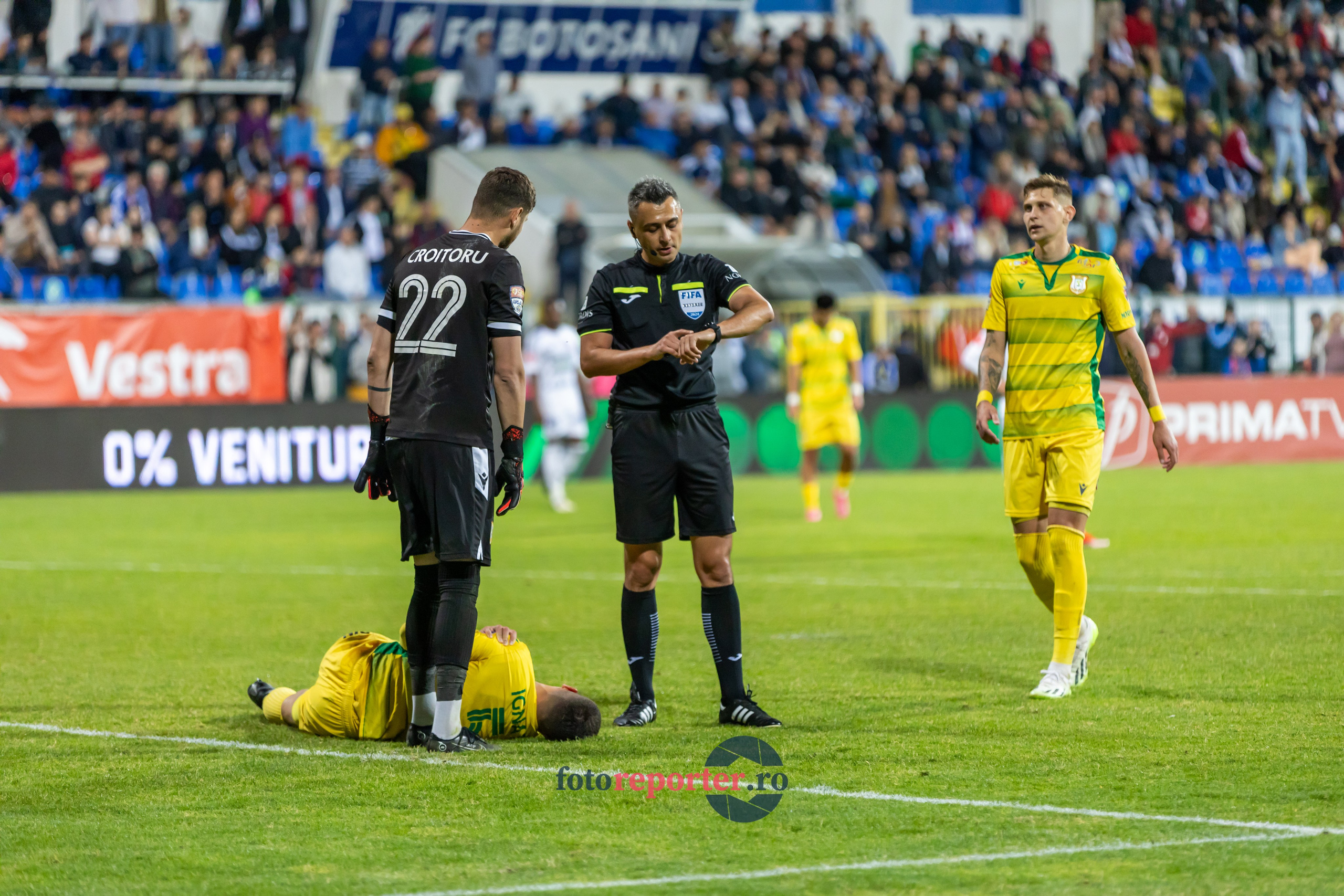 Galerie Foto: FC Botoșani vs. CS Mioveni - Pe 17 mai 2024, am fost martorii unei partide incredibile între FC Botoșani și CS Mioveni, în prima manșă a barajului pentru evitarea retrogradării. În fața unui stadion plin de emoție și speranță, echipa noastră a obținut o victorie importantă, cu un gol marcat de Aldair în minutul 93. 💪 *FC Botoșani 1-0 CS Mioveni*⚽️ Urmăriți momentele cheie ale meciului și bucuria suporterilor în această galerie foto! Pregătiți-vă pentru meciul de retur de pe 24 mai, când vom lupta din nou pentru a rămâne în prima ligă.#FCBotoșani #CSMioveni #BarajRetrogradare #ForzaBotoșani 