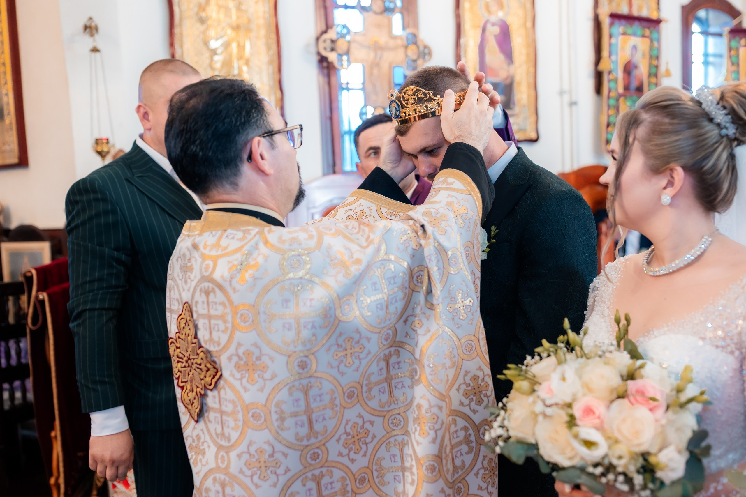 * fotograf stare civilă Siret* fotograf Bucovina* fotograf nuntă Suceava* fotograf Iași Botoșani* stare civilă tradițională* ie românească nuntă* AlinoFotoStudio* fotograf Andrei și Andreea- Alin Chirilă fotograf – stare civilă Siret, Suceava, Andrei și Andreea în ie tradițională, poveste spusă prin fotografiefotograf stare civilă Siret Suceava Alin Chirilă – miri îmbrăcați în costum tradițional bucovineanAlin Chirilă fotograf nuntă Siret Suceava – stare civilă autentică în Bucovina, emoții realefotograf Siret Suceava Alin Chirilă – Andrei și Andreea la starea civilă în ie tradiționalăstare civilă Siret fotograf Alin Chirilă – cadre naturale cu miri în costum popular din Bucovinafotograf nuntă Siret Suceava Alin Chirilă – povestitor prin fotografie, moment emoționant la starea civilăAlin Chirilă fotograf stare civilă Siret – iubire autentică surprinsă în stil documentarfotograf Bucovina Siret Alin Chirilă – stare civilă în ie tradițională, cadre pline de emoțieAlin Chirilă fotograf Suceava – Andrei și Andreea spun DA la starea civilă în Siretfotograf stare civilă Suceava Siret Alin Chirilă – poveste de iubire în stil tradițional românesc - Alin Chirilă fotograf profesionist, AlinoFotoStudio, fotograf evenimente Siret, Suceava County, Iași, Bacău County, Botoșani, Neamț County, fotograf nunți, botezuri, cununii civile, portrete și momente autentice surprinse elegant.- Alin Chirilă surprinde momente elegante de nuntă și evenimente speciale prin AlinoFotoStudio, fotograf disponibil în Siret, Suceava County, Iași, Bacău County, Botoșani și Neamț County, specializat în nunți, botezuri și cununii civile. - Alin Chirilă fotograf profesionist, AlinoFotoStudio, fotograf nuntă și evenimente în Siret, Suceava, Iași, Bacău, Botoșani și Piatra Neamț, fotograf nunți, botezuri, cununie civilă, ședințe foto, trash the dress, logodnă, familie, portrete și fotografii autentice. - AlinoFotoStudio by Alin Chirilă, fotograf evenimente premium în Suceava County, Iași County, Bacău County, Botoșani County și Neamț County, fotograf de familie, fotograf ceremonii religioase, petreceri și momente emoționante. - Alin Chirilă fotograf, povestitor prin fotografie, servicii foto profesionale pentru mireasă, mire, pregătiri nuntă, biserică, restaurant, valsul mirilor, tradiții românești și amintiri de neuitat în Moldova.