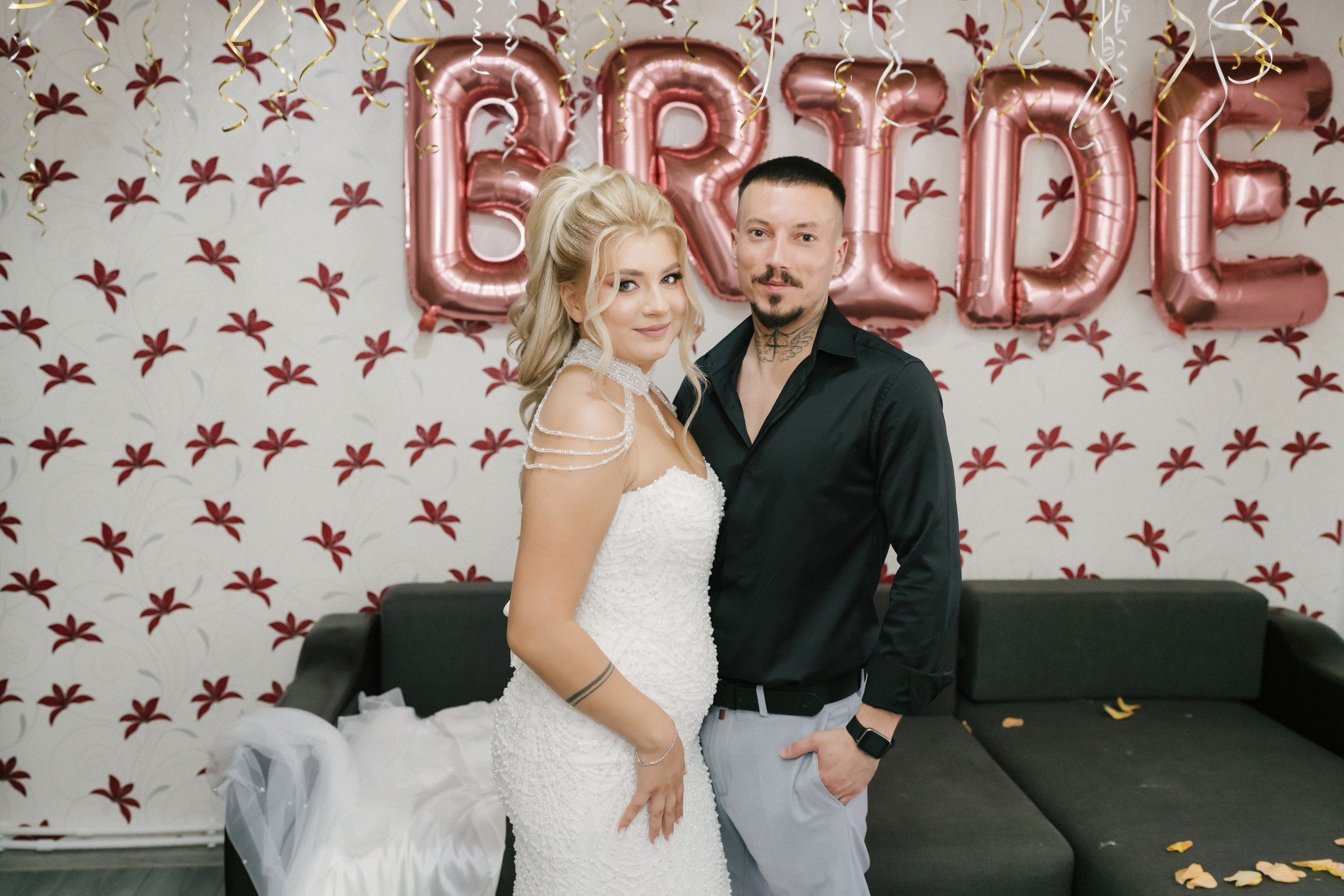 - mireasă Lavinia pregătire casa părintească Hârlău- mire Mihai pregătire Flămânzi cavalerii de onoare- fotograf nuntă Casa Jorovlea- ședință foto miri Mihai și Lavinia- nuntă elegantă Casa Jorovlea- fotografie de nuntă naturală România- domnișoare de onoare pregătire mireasă- emoții nuntă biserică- dansul mirilor Casa Jorovlea* fotograf profesionist nuntă Botoșani Iași* fotografie documentară de nuntă- familie și prieteni la nuntă- nași Mihai și Nicoleta nuntă- portret mireasă în lumină naturală- petrecere nuntă Casa Jorovlea- Nuntă Mihai și Lavinia – momente emoționante din ziua nunții, pregătirile mirilor în Hârlău și Flămânzi, ceremonia religioasă și ședința foto realizată de  AlinoFotoStudio -  Mireasa Lavinia în timpul pregătirilor la Hârlău-  Mihai pregătit de cavalerii de onoare în Flămânzi - Ceremonia religioasă a mirilor Mihai și Lavinia-Ședință foto romantică de nuntă Mihai și Lavinia - Dansul mirilor la petrecerea de nuntă -  fotograf nuntă Iași-  fotograf nuntă Botoșani- wedding photography Romania- AlinoFotoStudio - AlinoFotoStudio - Alin Chirilă fotograf - fotograf Botoșani - fotograf Iași - fotograf Hârlău - fotograf Bacău - fotograf Suceava - fotograf București - fotograf Neamț - servicii foto video - fotograf evenimente - fotograf nuntă - fotograf botez - wedding photographer Romania - ședință foto nuntă - fotografie de eveniment - wedding photography - fotografie profesională - fotograf profesionist România- povestitor prin fotografie, servicii foto - video -profesionale