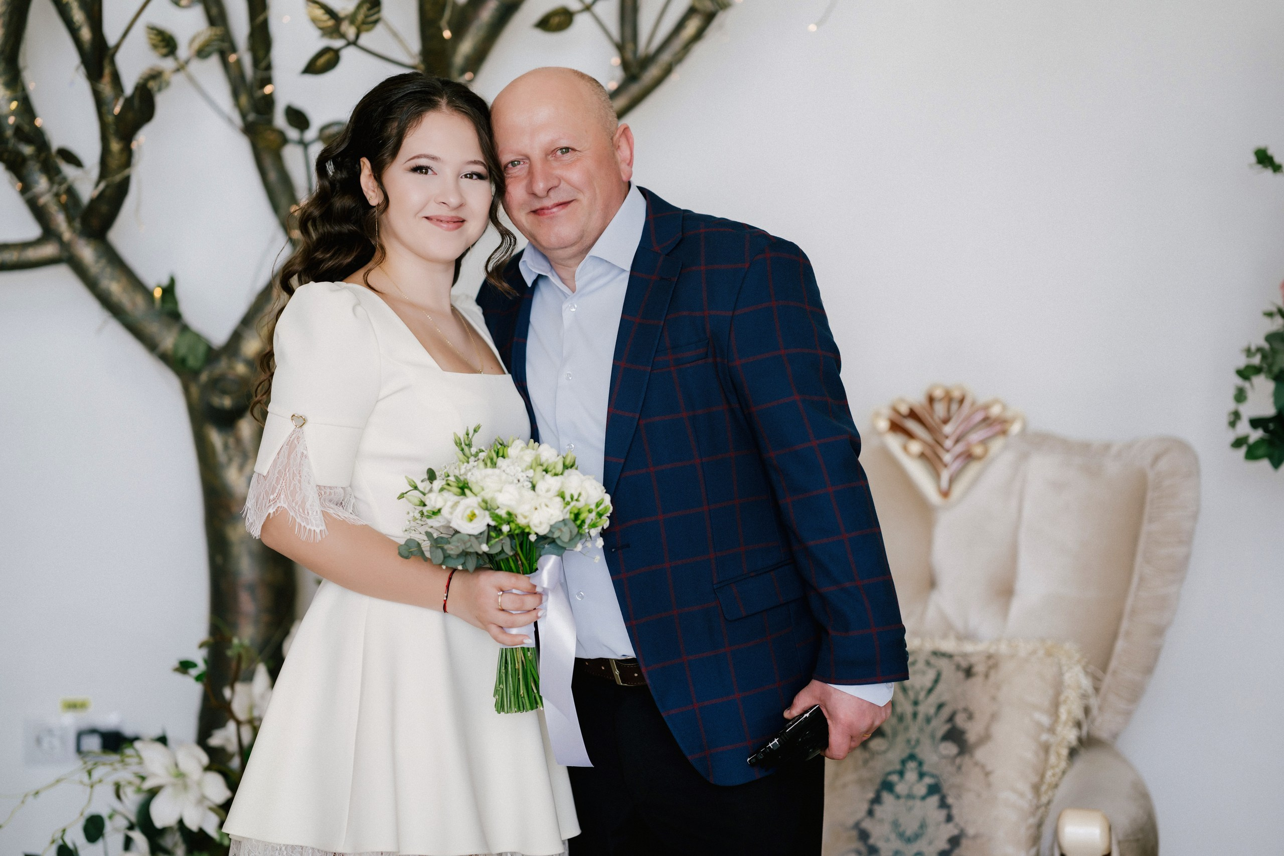 Povestitor prin fotografie - Fotograf nuntă Botoșani  – Alin Chirilă -* Gabriel și Denisa la starea civilă în Unțeni Botoșani, fotografie de cuplu pe scări elegante, Alin Chirilă fotograf* Mire și mireasă după cununia civilă în comuna Unțeni Botoșani, ședință foto realizată de AlinoFotoStudio* Fotograf stare civilă Botoșani, Gabriel și Denisa privindu-se cu drag pe scările locației de eveniment* Cuplu proaspăt căsătorit la cununia civilă Unțeni, fotografie romantică realizată de Alin Chirilă fotograf* Gabriel și Denisa după ceremonia civilă, ședință foto la Restaurant Luceafărul Popas Cucorăni* Fotograf evenimente Botoșani, stare civilă Unțeni, mire și mireasă în cadru elegant și luminos* Mire în uniformă și mireasă cu buchet alb, fotografie de nuntă civilă în județul Botoșani* AlinoFotoStudio portret de cuplu la stare civilă, Gabriel și Denisa în ziua logodnei civile* Fotograf cununie civilă Botoșani, moment romantic surprins la Popas Cucorăni Luceafărul* Gabriel și Denisa și-au spus da la Unțeni Botoșani, amintiri fotografice naturale și elegante* Mireasă cu păr ondulat și mire în uniformă militară, fotografie de cuplu la stare civilă* Alin Chirilă povestitor prin fotografie, cununie civilă Gabriel și Denisa în Botoșani* Ședință foto de stare civilă Botoșani, cuplu pe scări decorative într-un cadru rafinat* Fotograf nuntă și stare civilă Suceava Botoșani Iași, Gabriel și Denisa în ziua cea mare* Imagine romantică de la cununia civilă Unțeni, mire și mireasă zâmbind unul către celălalt, fotograf uvertura mall Botoșani, fotograf mall- servicii foto- video Botoșani 