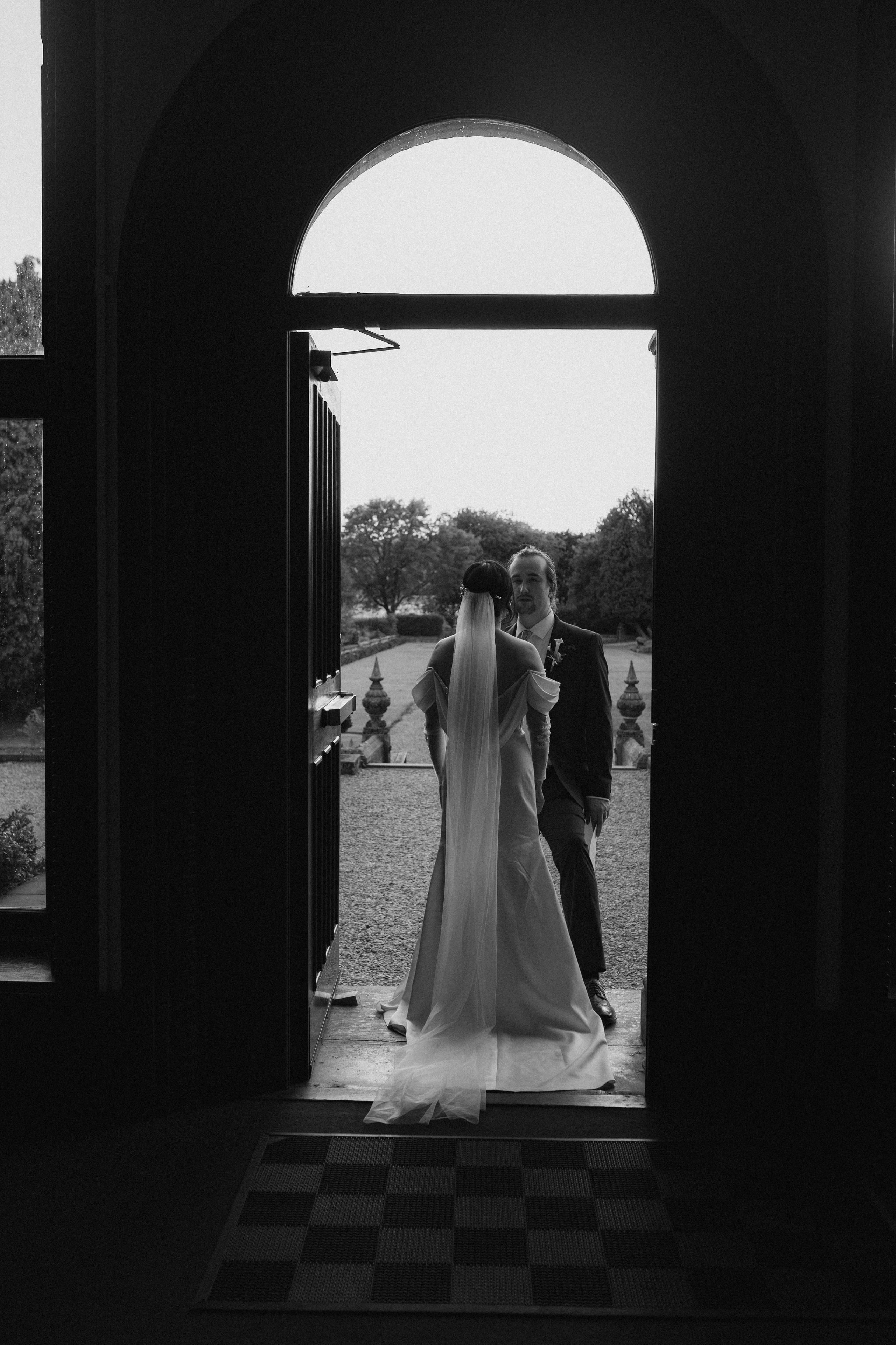Matthew and Trinh. Wedding and Portrait Photographer Evie Moon