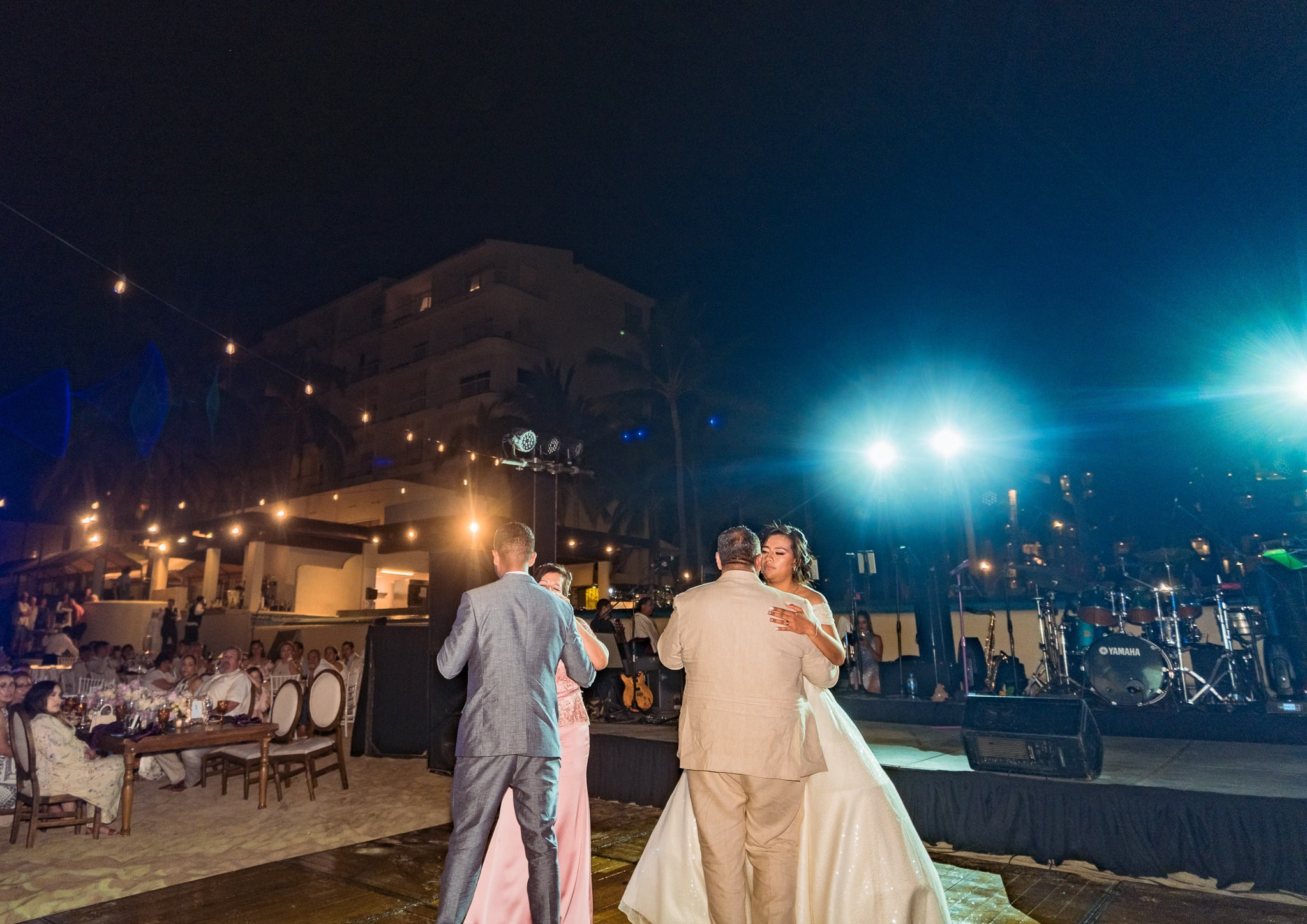 Lupita y Abel / Puerto Vallarta. Wedding and family photographer in Mexico City