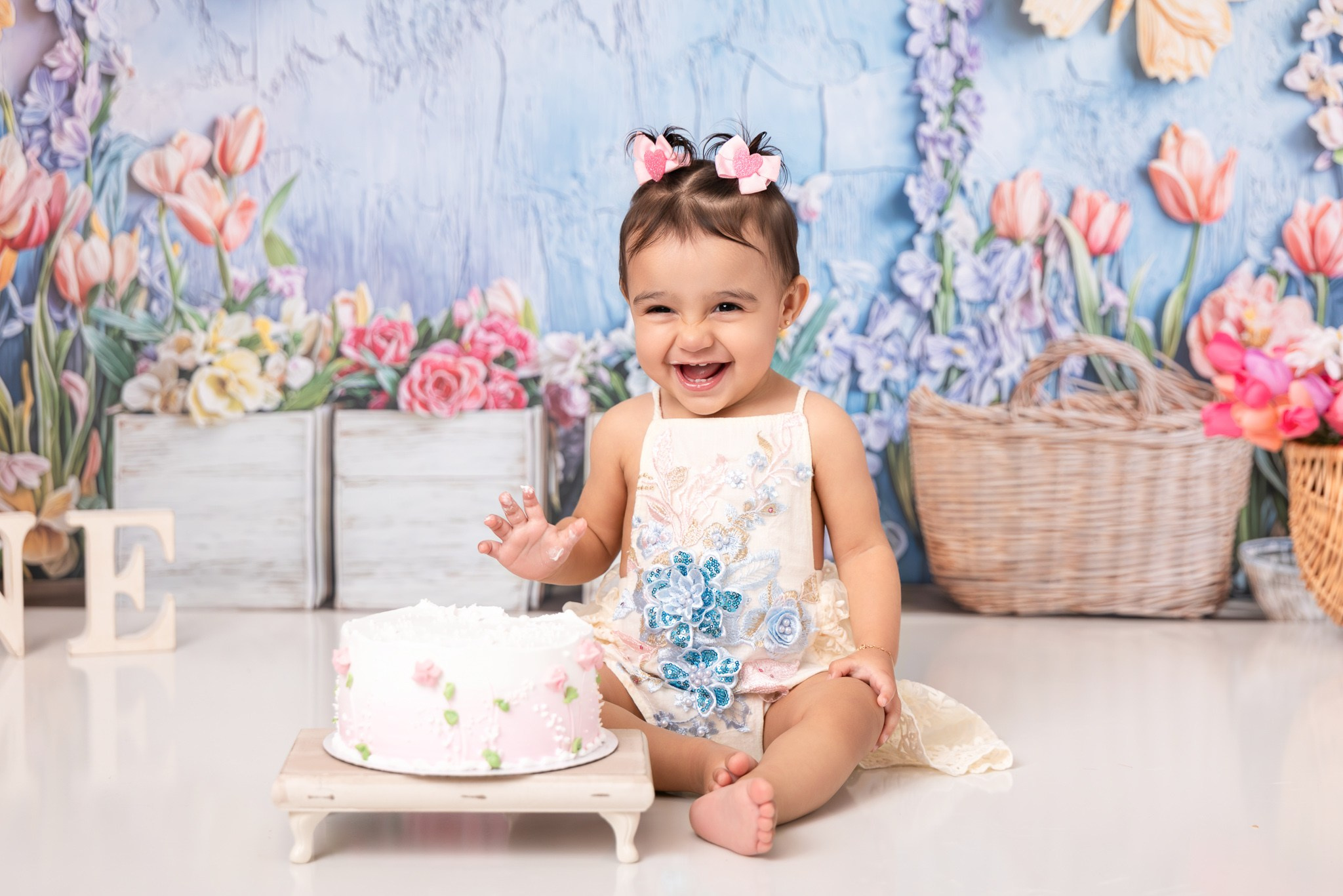 Ayla 1 year old. Professional family, maternity & newborn photographer in North Charleston, SC, creating timeless portraits