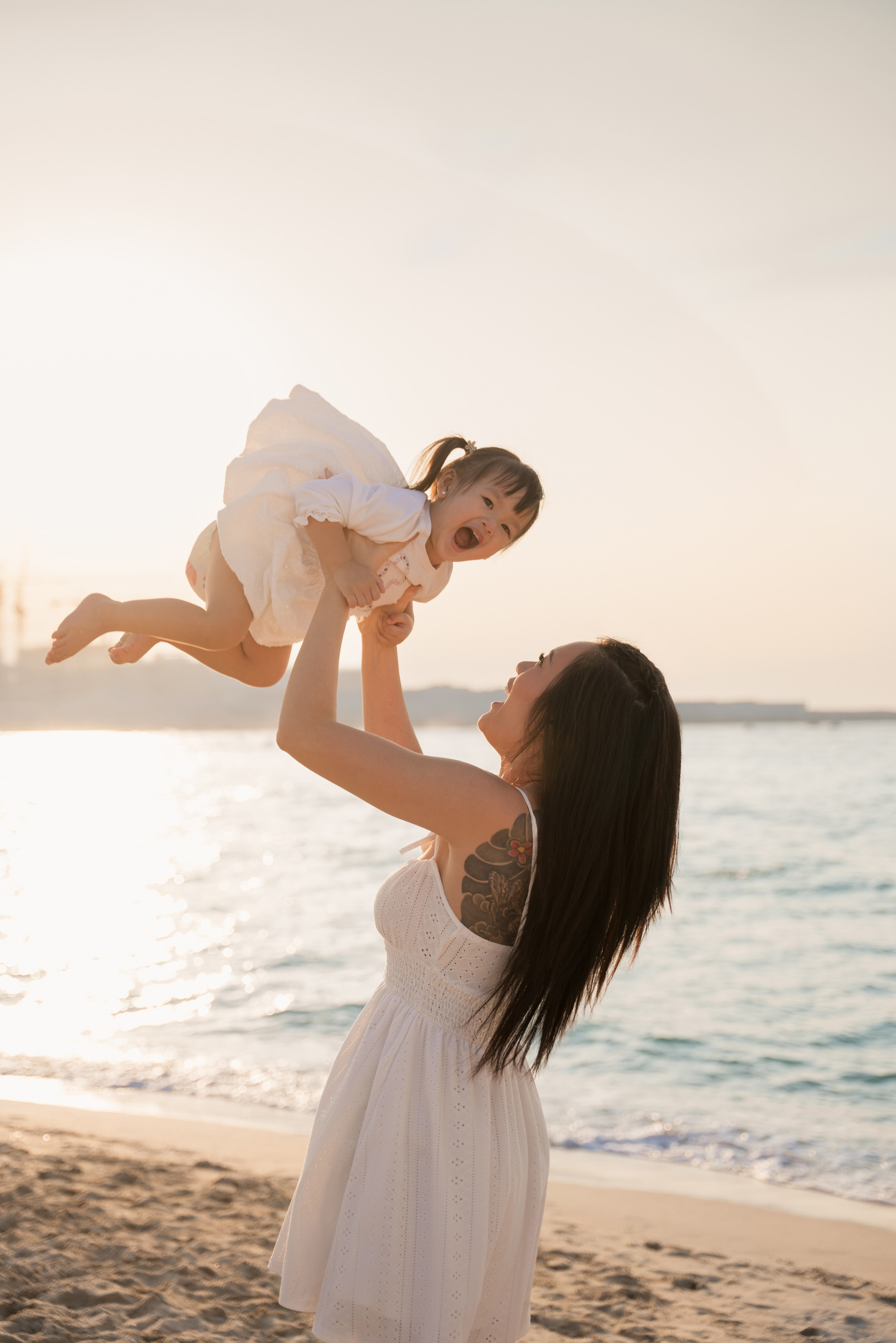 Sea breeze and giggles. Angela Iakovleva — Family Photographer in Dubai