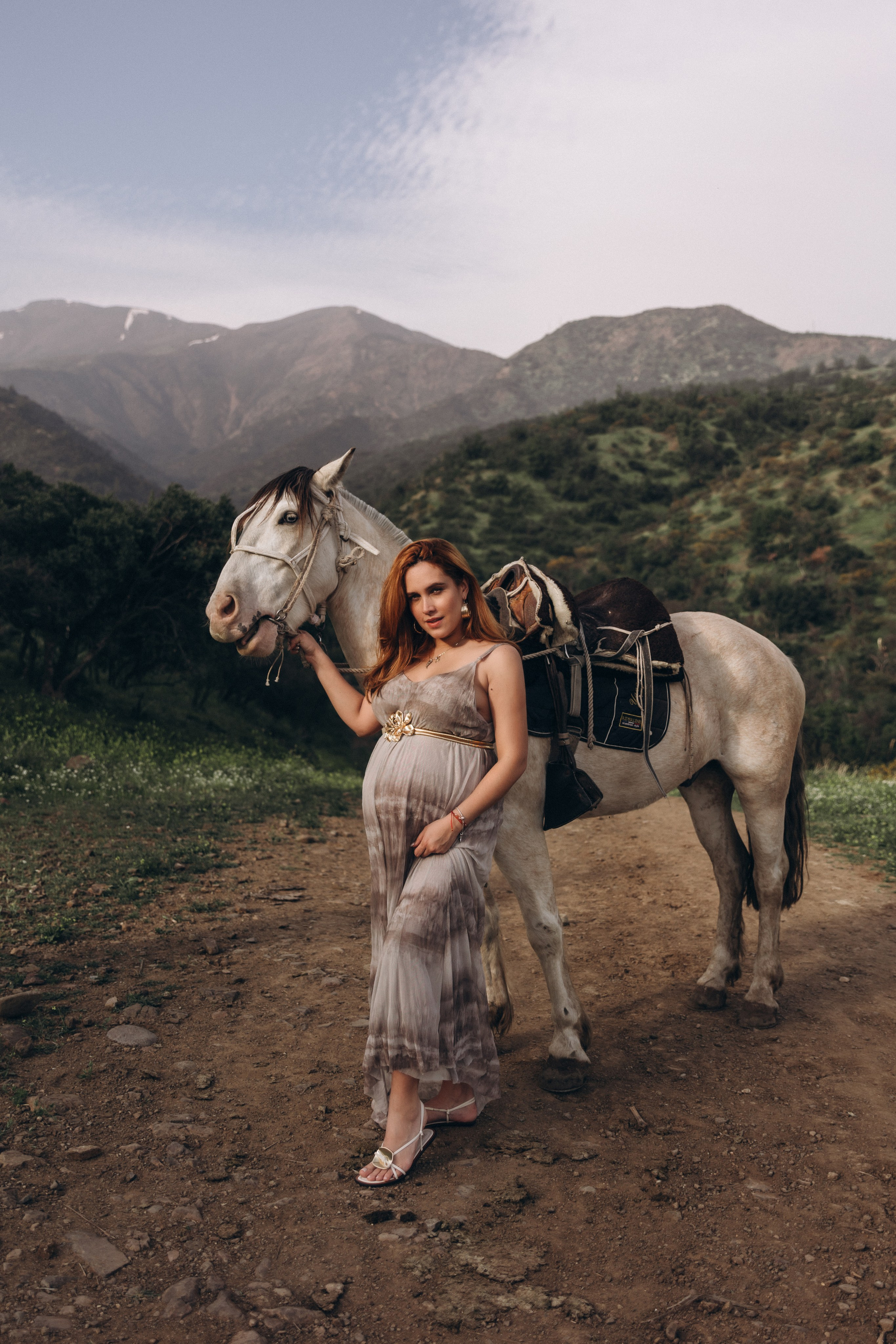Sesión fotográfica ecuestre en la montaña — Elegancia salvaje y paisajes cinematográficos. Photographer in Santiago, Chile Anna Almazova