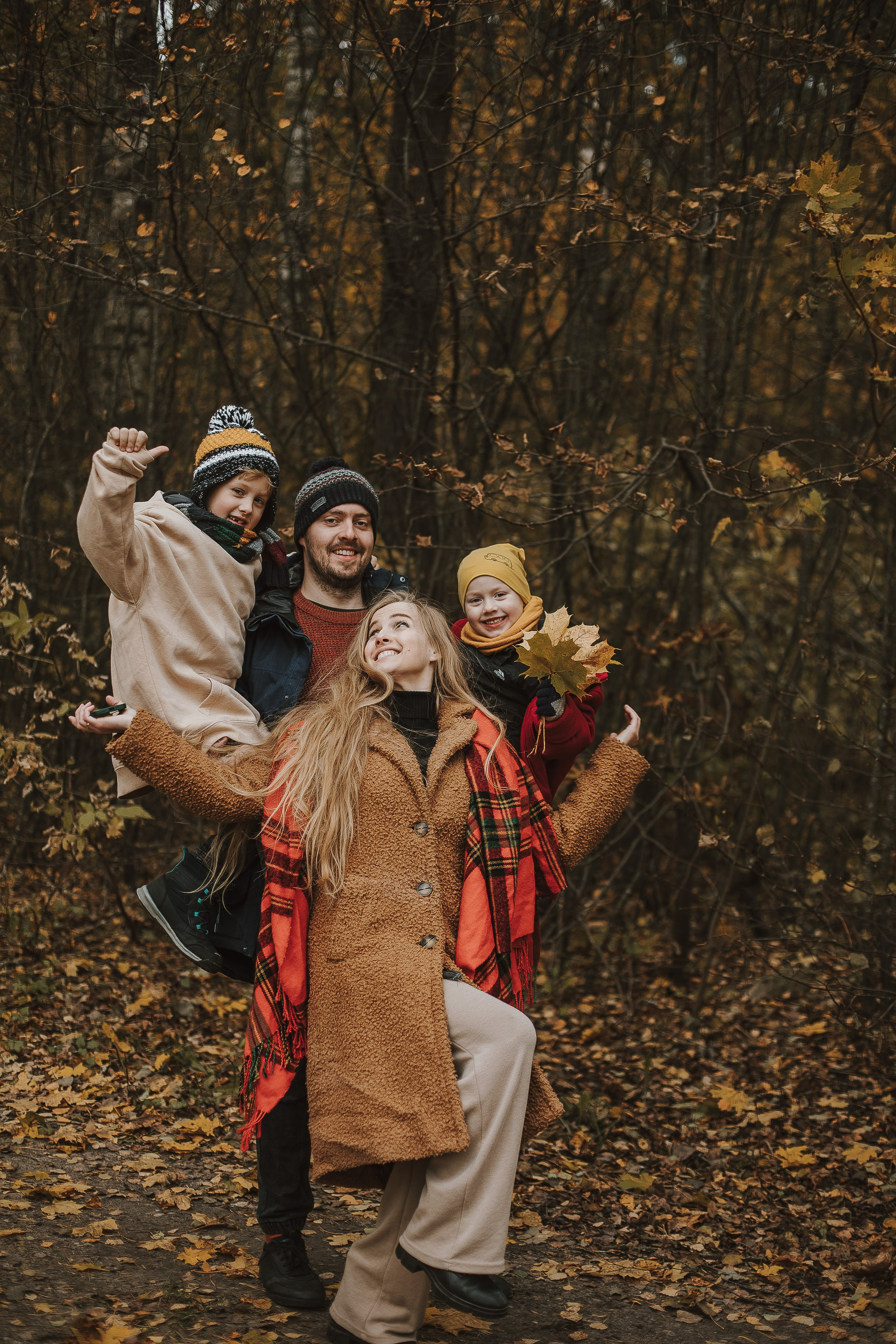Rudens fotosesija ar mašīnu. Fotogrāfs Rīgā — Katerina Gordik