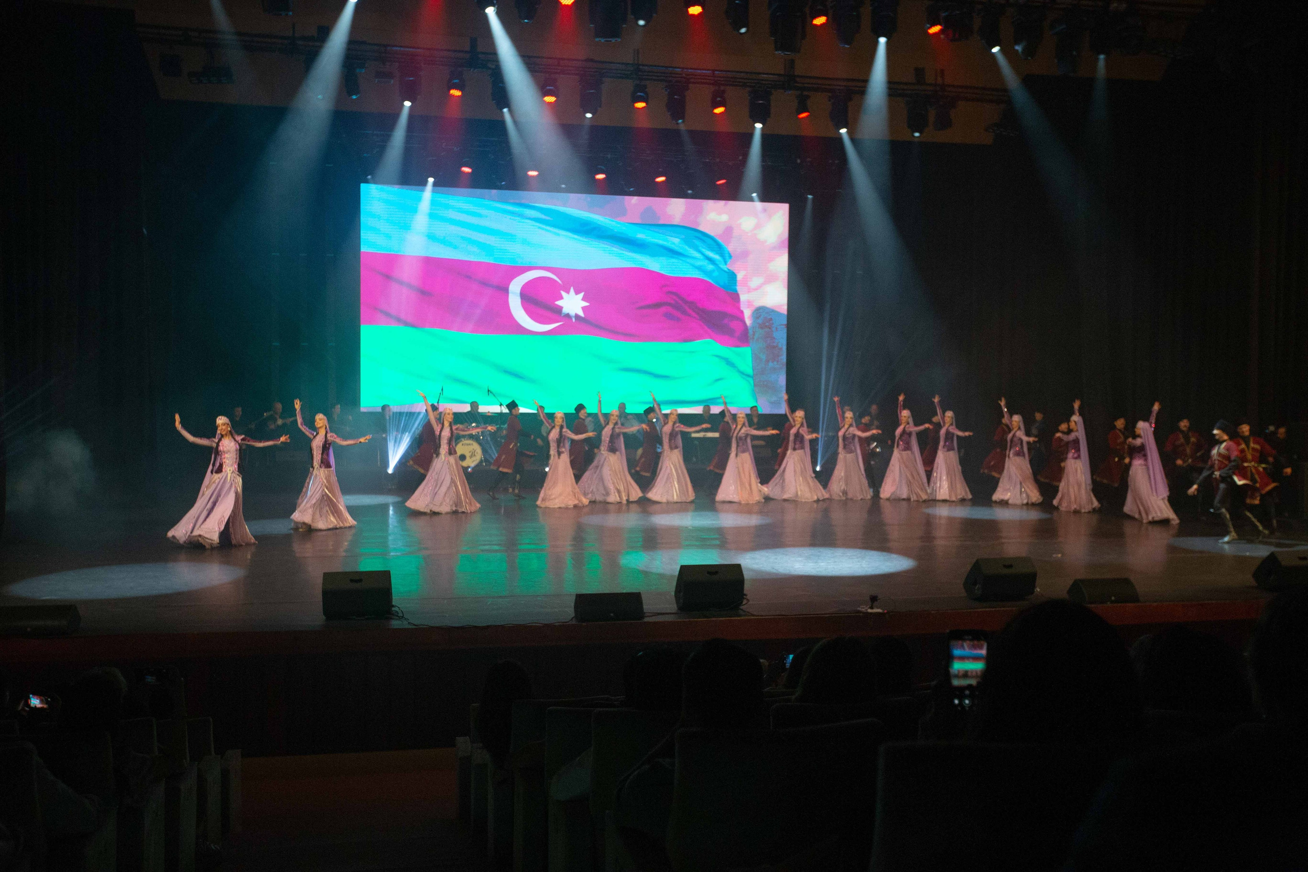 STATE DANCE ENSEMBLE. Wedding&Event photographer Ismail Rzayev in Baku