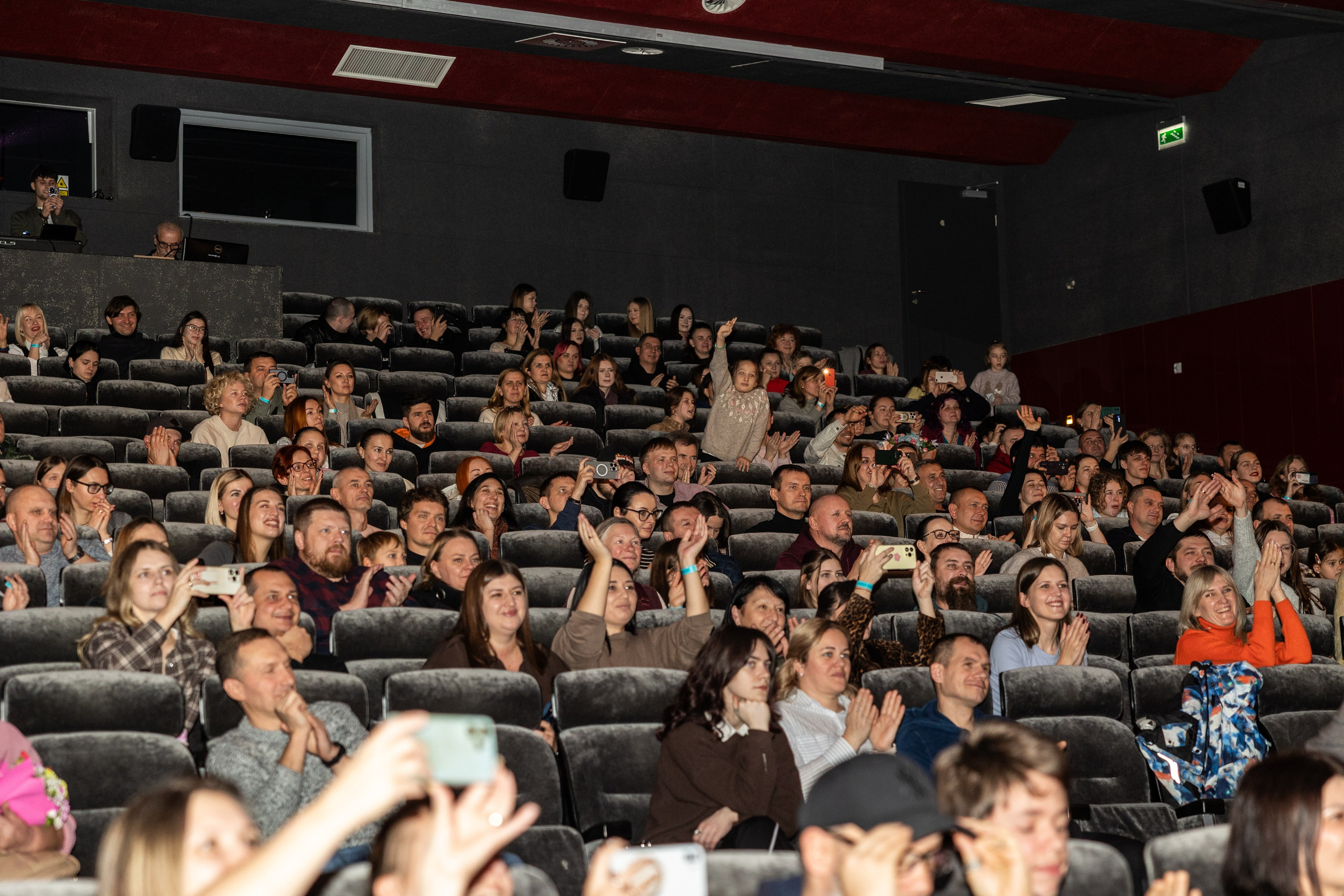 LEO DANCE SHOW WINTER 2025. Семейный и детский фотограф в Варшаве Мила Бобровская