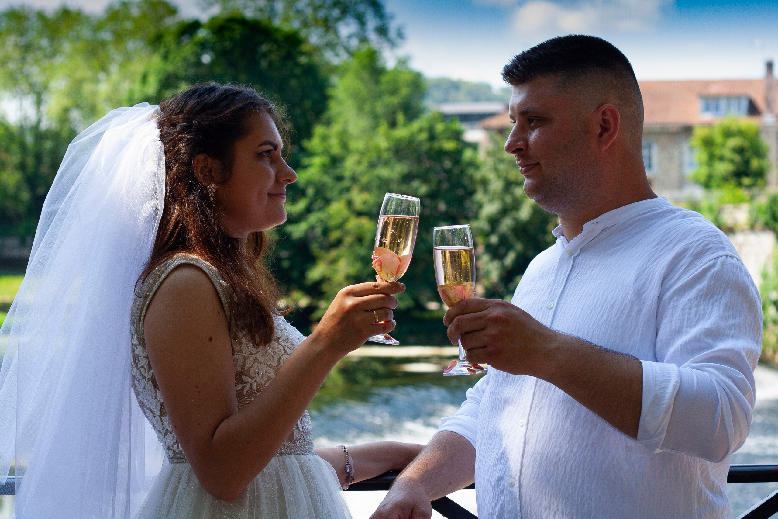 Promenade photo de mariage à Besançon: Julia et Denis. Photographe et graphiste Anastasiia LITVIN - Besançon, France