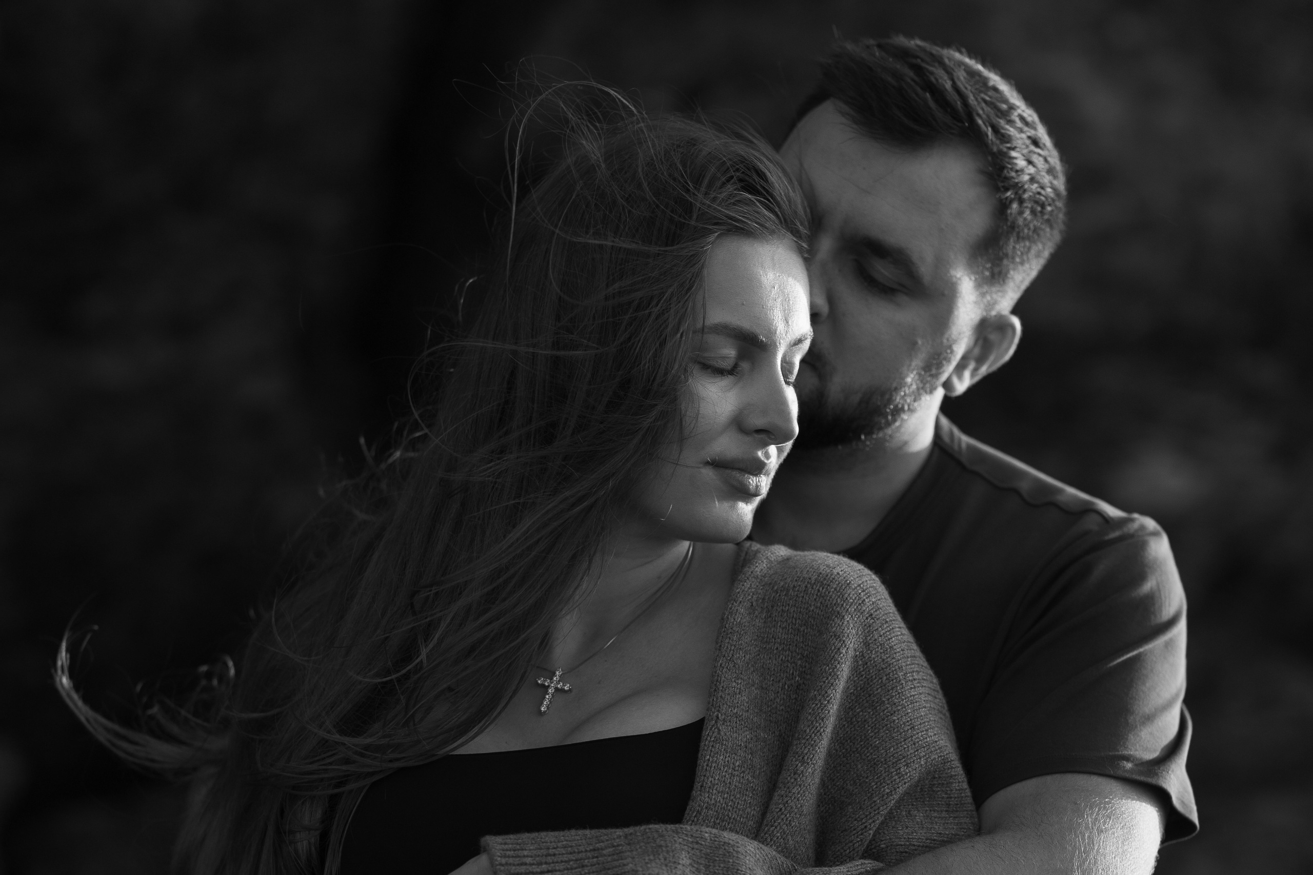 Sunset maternity photoshoot. Annah Louwagie — Lifestyle photographer for couples, families & brands | France & worldwide