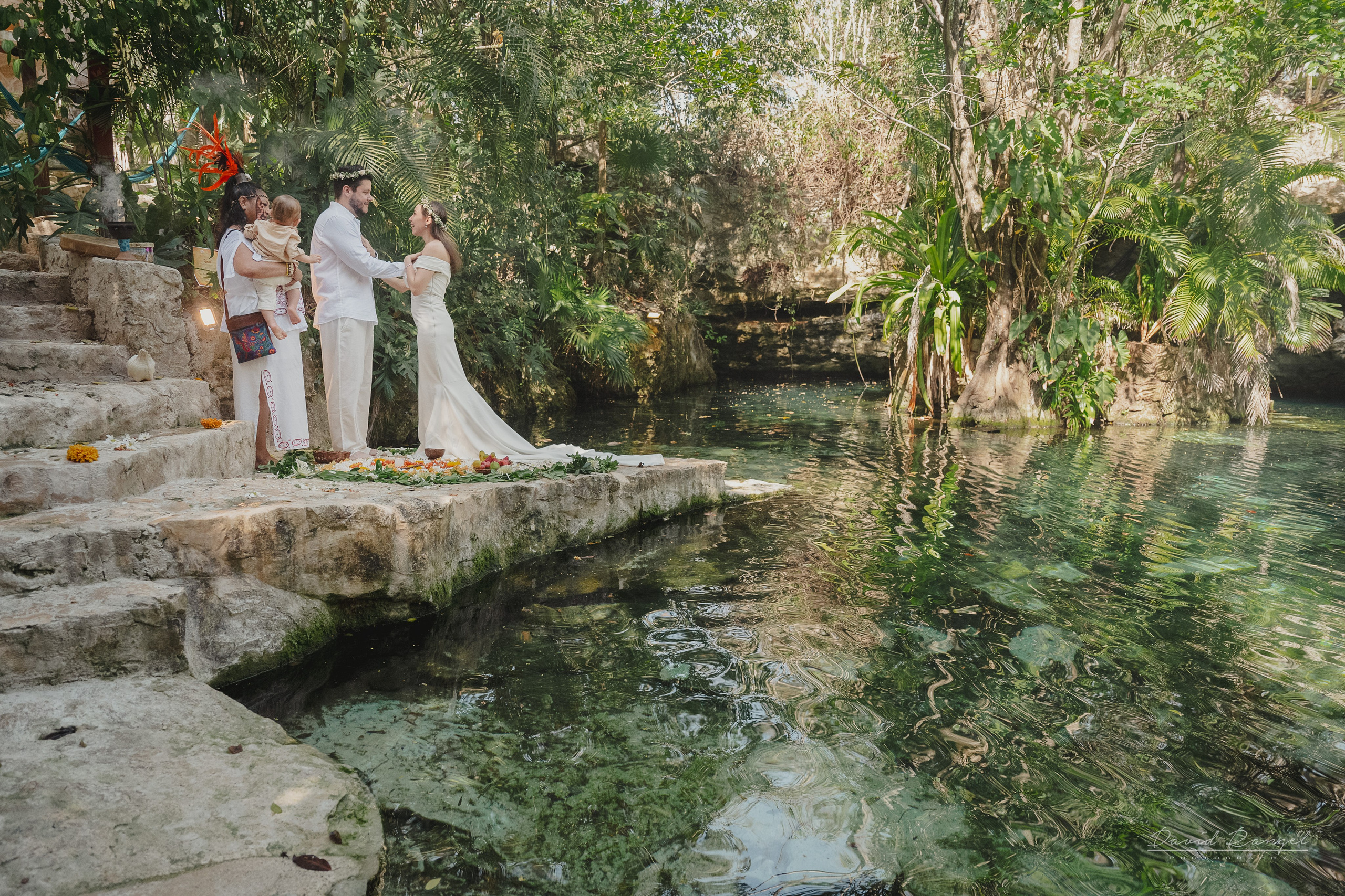 Vanessa and Alejandro´s Mayan Wedding at Kantunchi Park. Destination wedding photographer based in Cancun and Riviera Maya with service worldwide