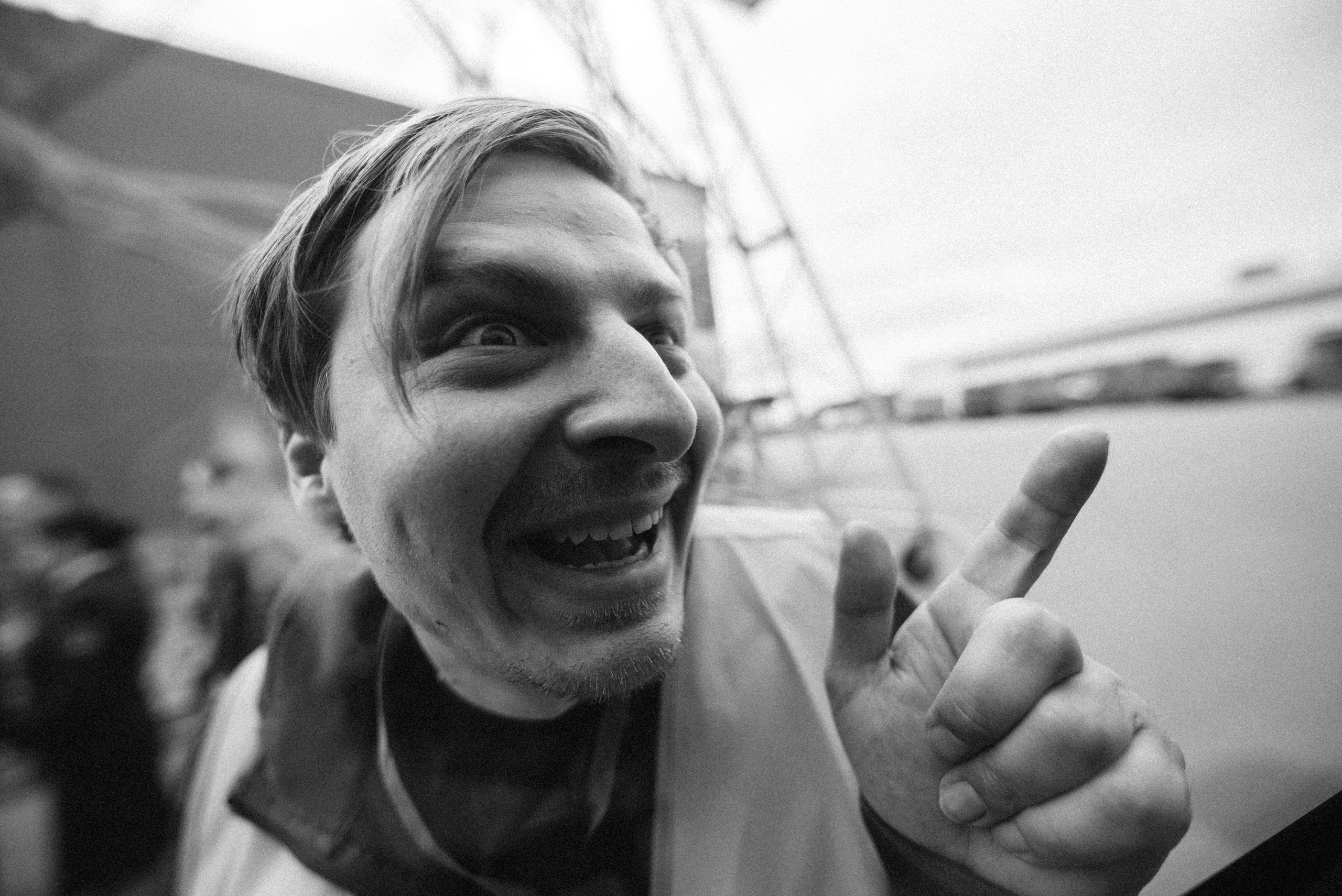 2025. Стрит-фотография, полная абсурда, идиотизма и красоты