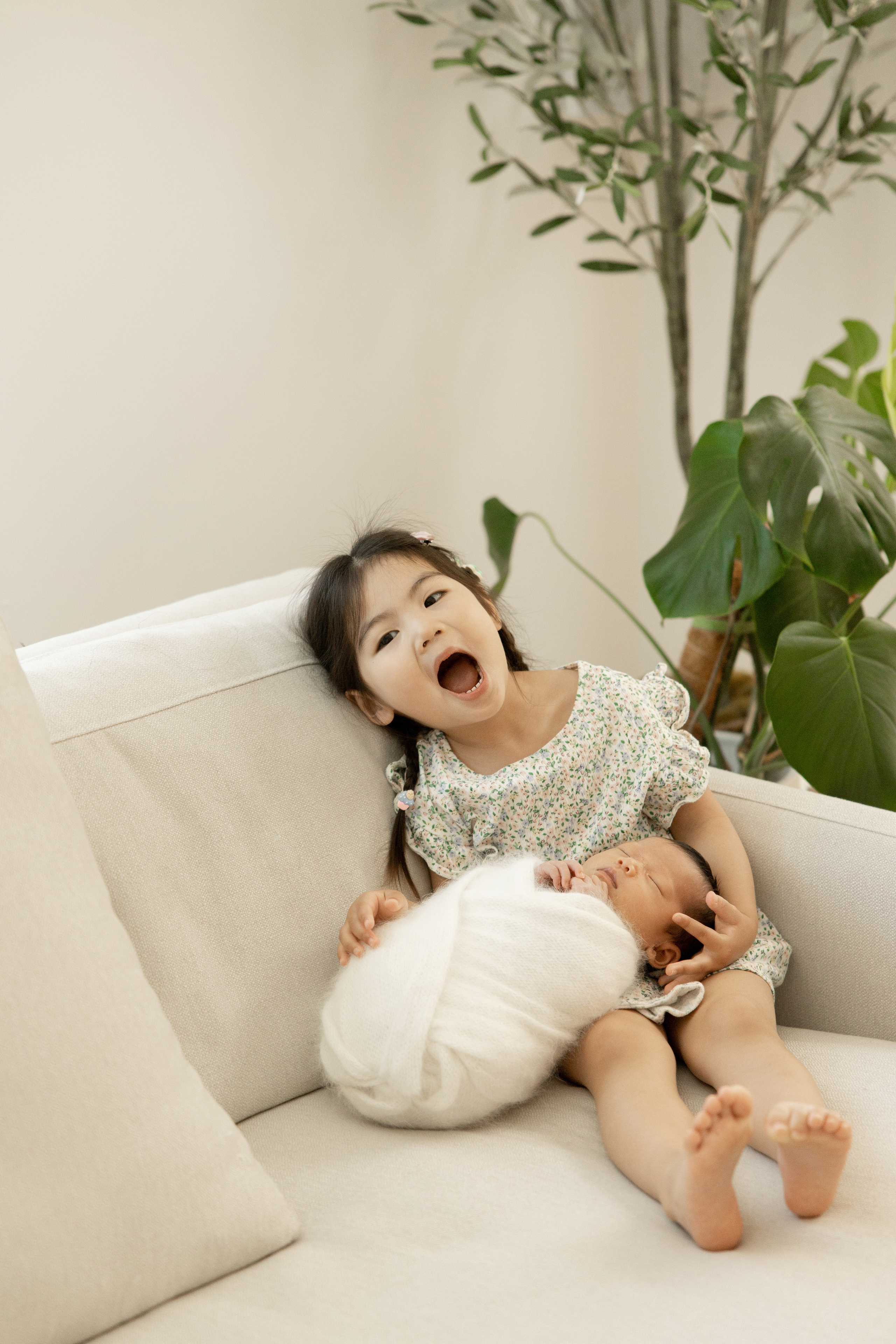 Newborn Lifestyle. Family photographer in Bay Area, California